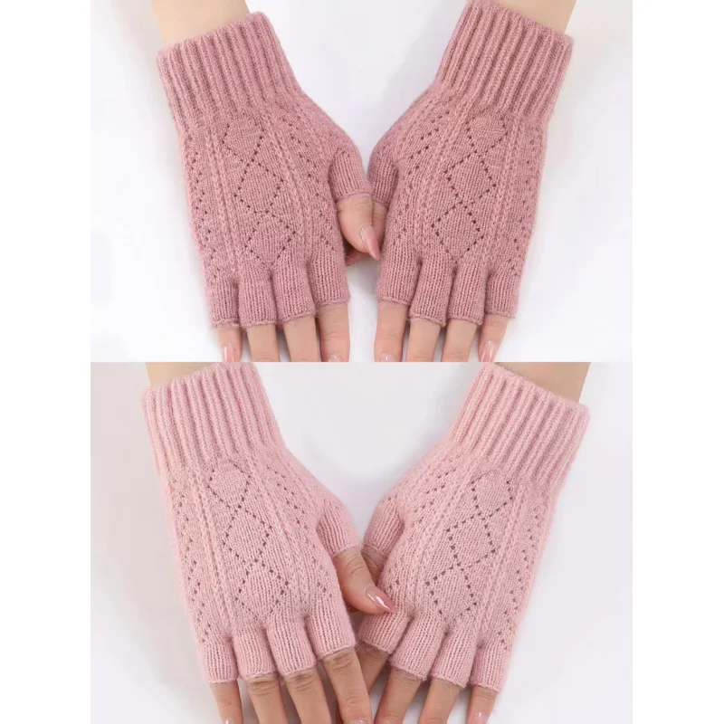 Winter New Vintage Hollow Out Knitted Finger Gloves For Women Warm All-Match Soft Temperament Slim Fit Soft Gloves Comfy
Winter New Vintage Hollow Out Knitted Finger Gloves For Women Warm All-Match Soft Temperament Slim Fit Soft Gloves Comfy