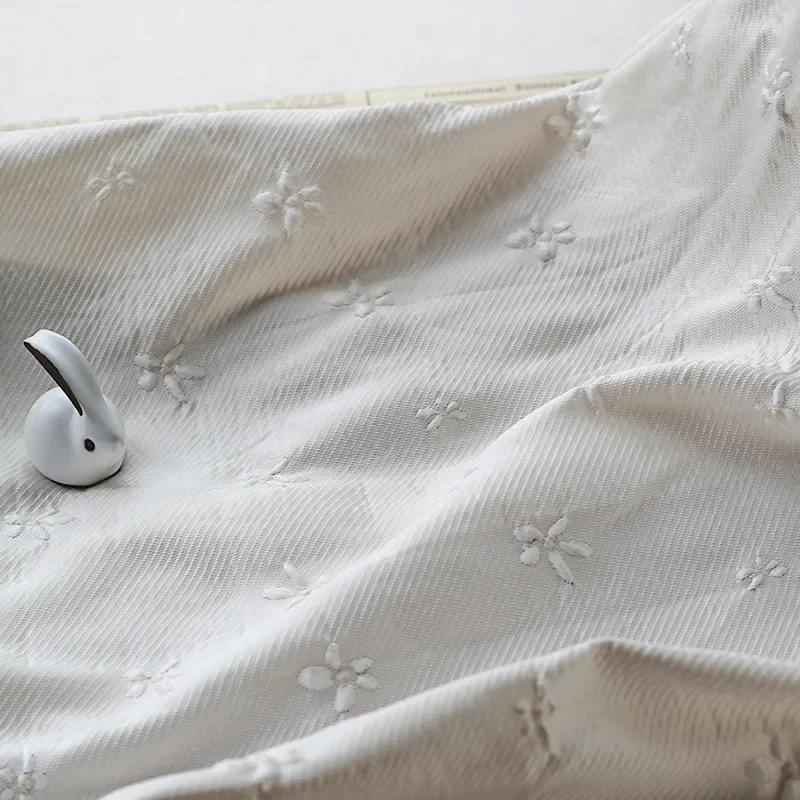 Окрашенная в пряже жаккардовая ткань с цветочным пузырем, хрустящий костюм, классическая рубашка, модный дизайн, шитье, весна-лето, оптовая продажа, ткань на метр 
Окрашенная в пряже жаккардовая ткань с цветочным пузырем, хрустящий костюм, классическая рубашка, модный дизайн, шитье, весна-лето, оптовая продажа, ткань на метр