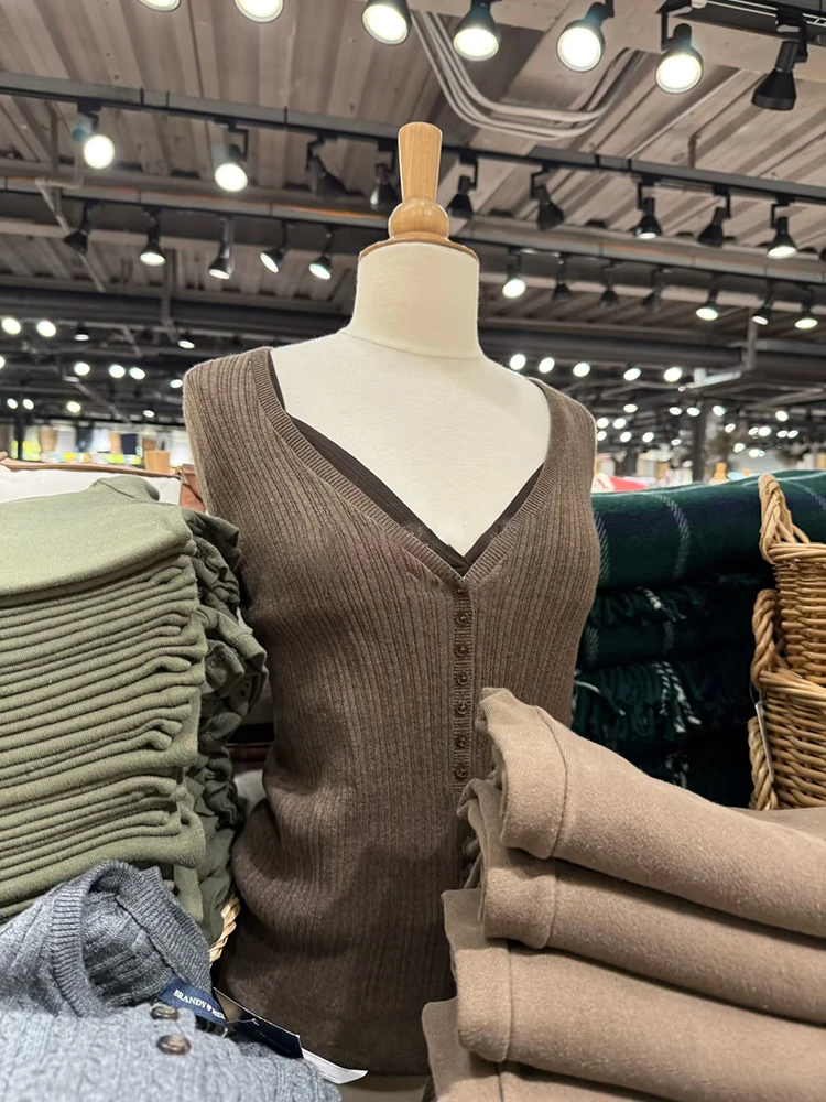 Buttons Solid Knitted Slim T-shirt Women New V-neck Cotton Long Sleeve Tees Female Spring Vintage Simple Basic Knitwear Tops
Buttons Solid Knitted Slim T-shirt Women New V-neck Cotton Long Sleeve Tees Female Spring Vintage Simple Basic Knitwear Tops