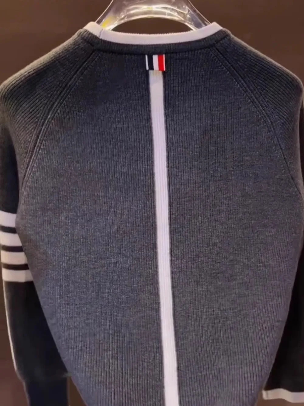 Модный вязаный круглый свитер Ne Sli Personali Busin Gentleman Haome, легкий роскошный осенне-зимний мужской свитер...
Модный вязаный круглый свитер Ne Sli Personali Busin Gentleman Haome, легкий роскошный осенне-зимний мужской свитер...