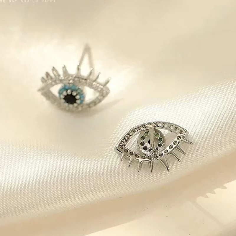 925 Sterling Silver Zircon Blue Evil Eye Stud Earrings for Women Simple Demon Eyes Piercing Jewelry New Year Gift
925 Sterling Silver Zircon Blue Evil Eye Stud Earrings for Women Simple Demon Eyes Piercing Jewelry New Year Gift