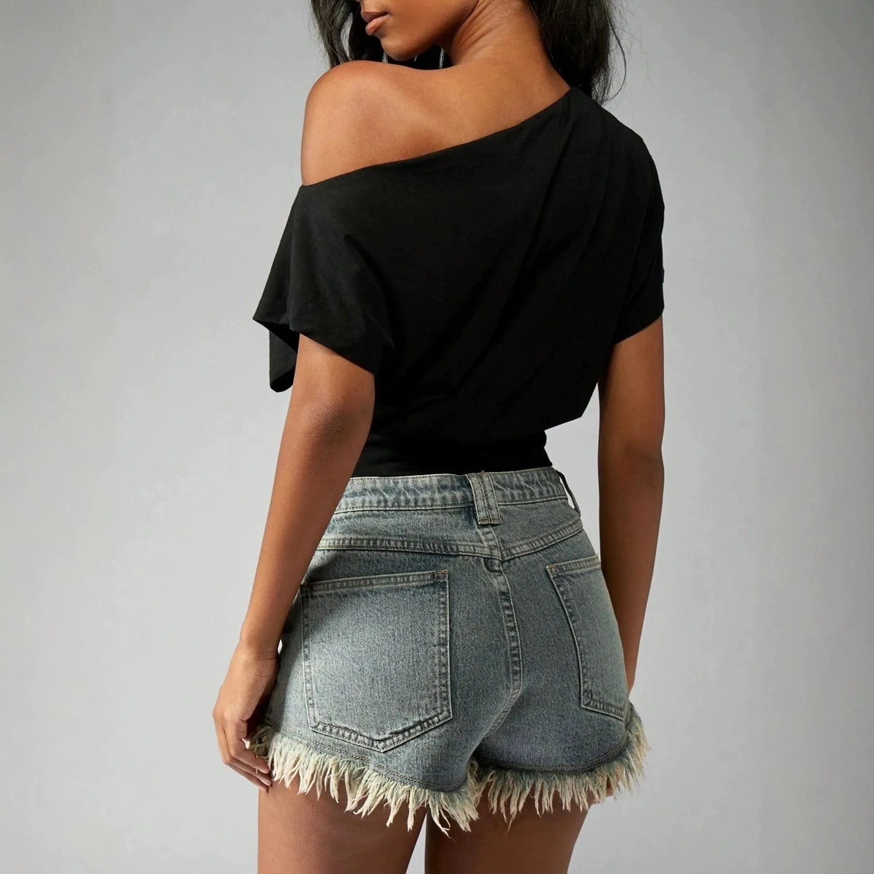 Pink Off-Shoulder Cropped T-Shirt Short Sleeve Loose Fit Casual Top Draped Neckline Solid Color Drop Shoulder T-shirt
Pink Off-Shoulder Cropped T-Shirt Short Sleeve Loose Fit Casual Top Draped Neckline Solid Color Drop Shoulder T-shirt