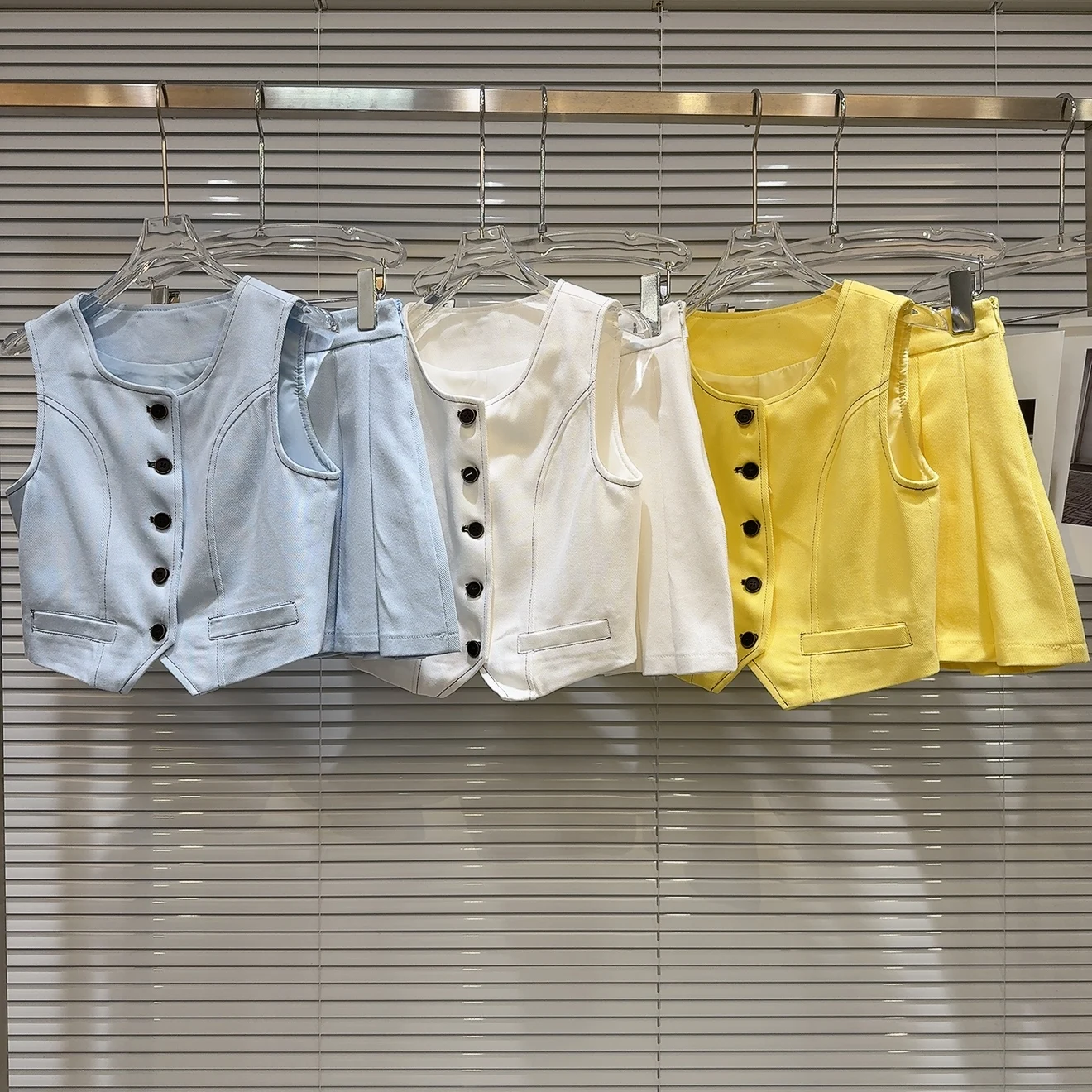 Sweet Cotton Vest And Pleated Skirt Set Summer 2025 Faion Ensemble ort Sve round Ne Button Closure Women's Wear
Sweet Cotton Vest And Pleated Skirt Set Summer 2025 Faion Ensemble ort Sve round Ne Button Closure Women's Wear