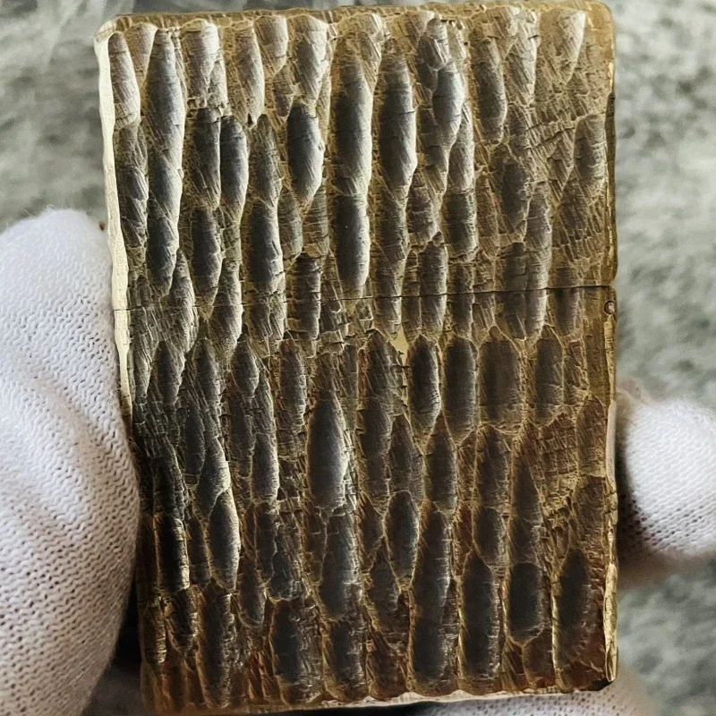 Zorro 912S Brass Armor Kerosiene Lighter Hand-carved Old Three-dimensional Relief Retro Old-fashioned Grinding Wheel
Zorro 912S Brass Armor Kerosiene Lighter Hand-carved Old Three-dimensional Relief Retro Old-fashioned Grinding Wheel