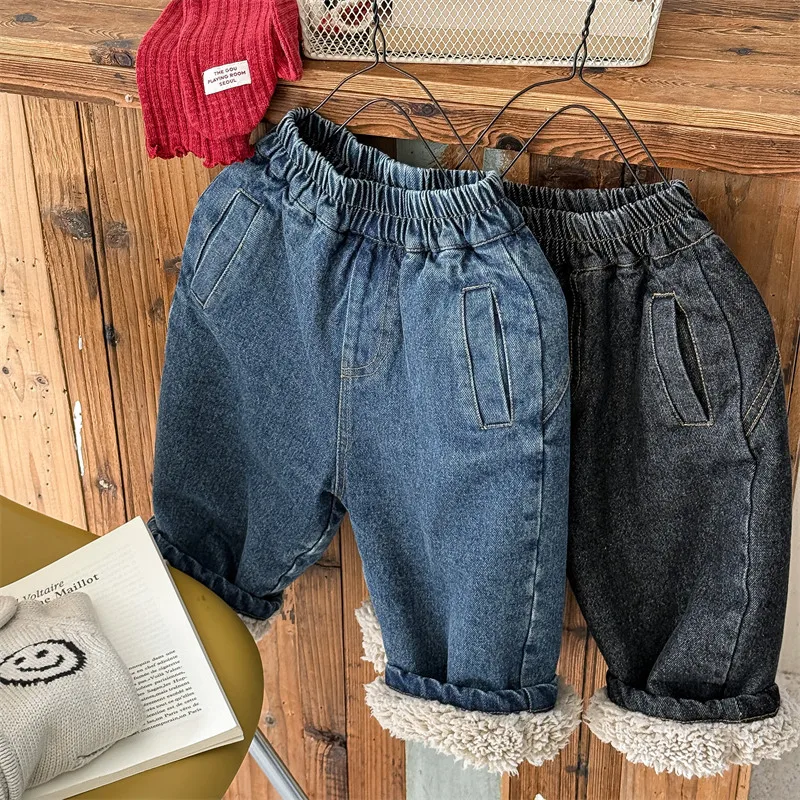 2025 Winter New Children Fleece Denim Trousers Plus Velvet Thick Boys Casual Pants Baby Girls Loose Jeans Kids Warm Pants
2025 Winter New Children Fleece Denim Trousers Plus Velvet Thick Boys Casual Pants Baby Girls Loose Jeans Kids Warm Pants