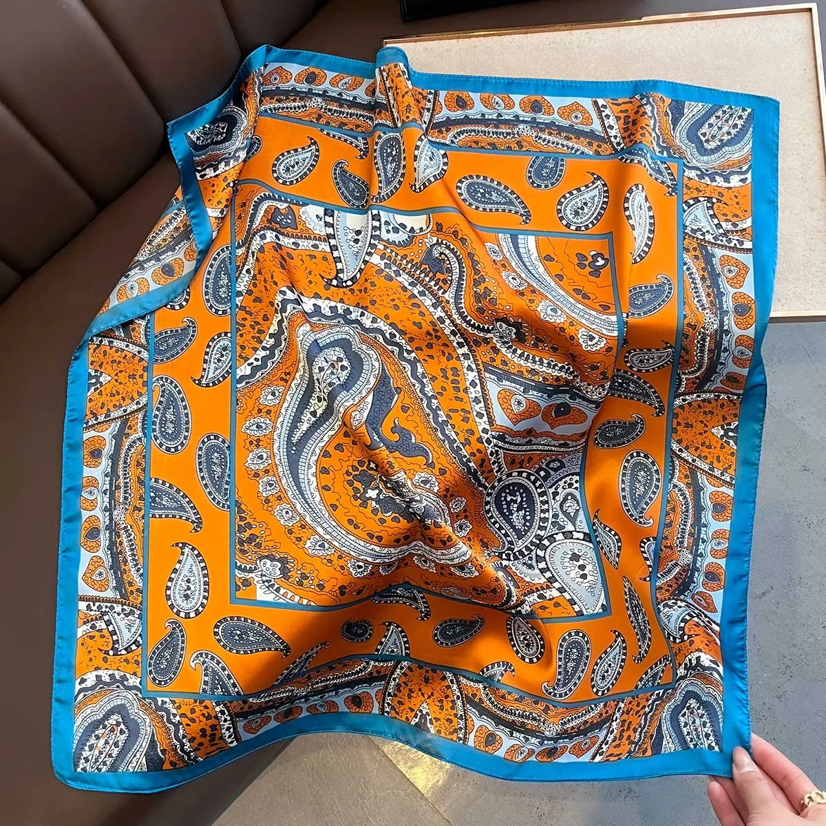 Classic Paisley Printed Bandana Scarf Luxury Soft Satin Stylish Versatile Neck Scarf For Women Hairbands Headscarf
Classic Paisley Printed Bandana Scarf Luxury Soft Satin Stylish Versatile Neck Scarf For Women Hairbands Headscarf