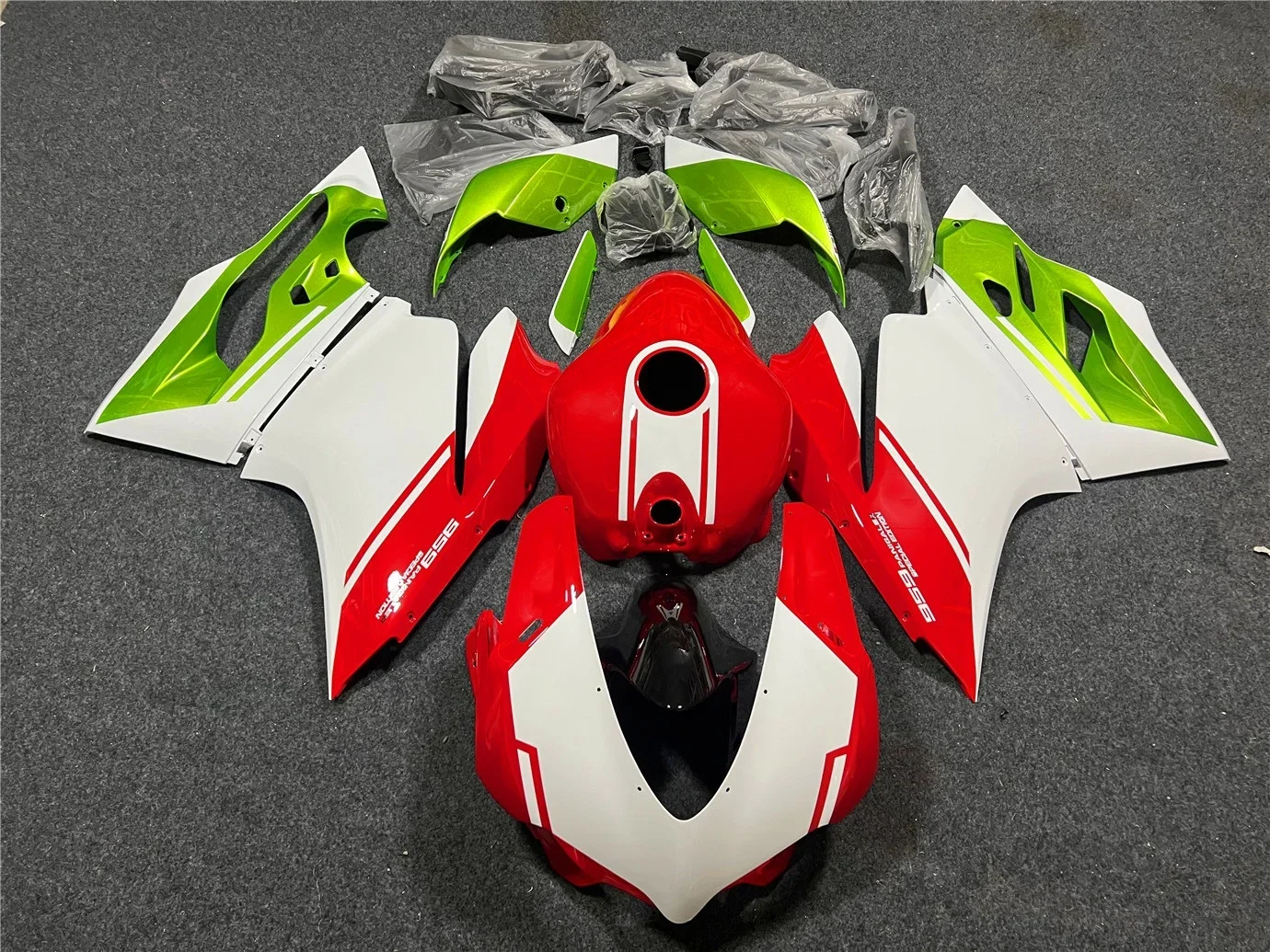 Комплект обтекателей для мотоцикла Ducati 959 959S 1299 1299S 2015 2016 2017 15-18, цвет зеленый
Комплект обтекателей для мотоцикла Ducati 959 959S 1299 1299S 2015 2016 2017 15-18, цвет зеленый