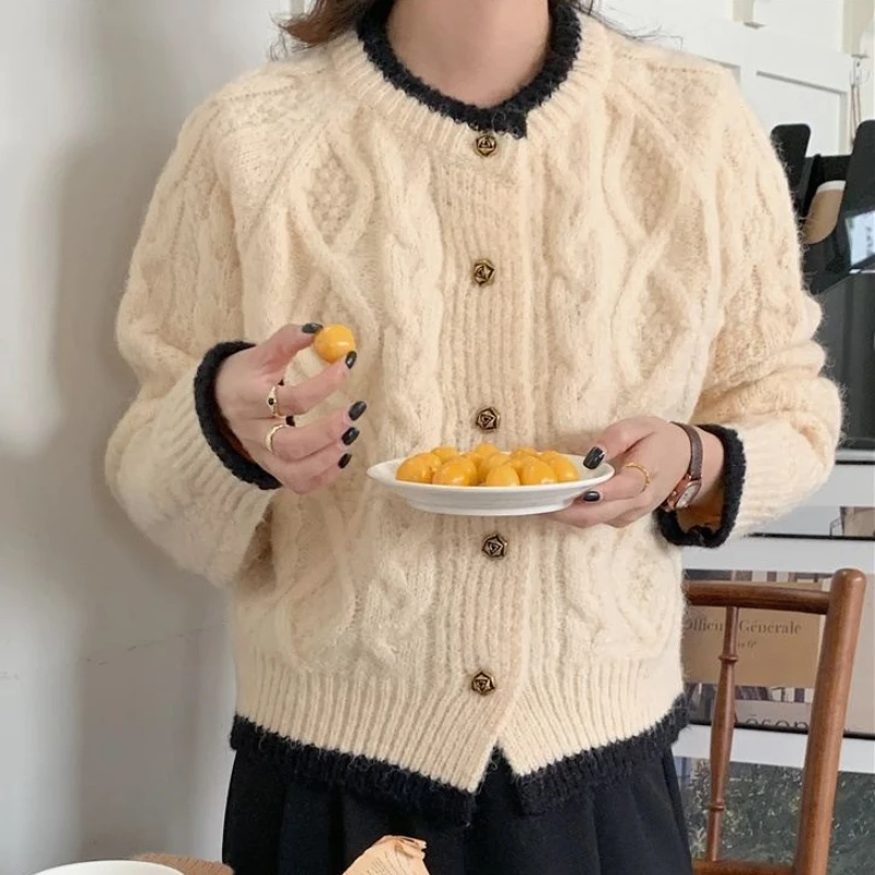 Женский винтажный вязаный лоскутный вязаный кардиган в Корейском стиле Harajuku, мягкие женские топы, осенне-зимний однобортный милый свитер
Женский винтажный вязаный лоскутный вязаный кардиган в Корейском стиле Harajuku, мягкие женские топы, осенне-зимний однобортный милый свитер