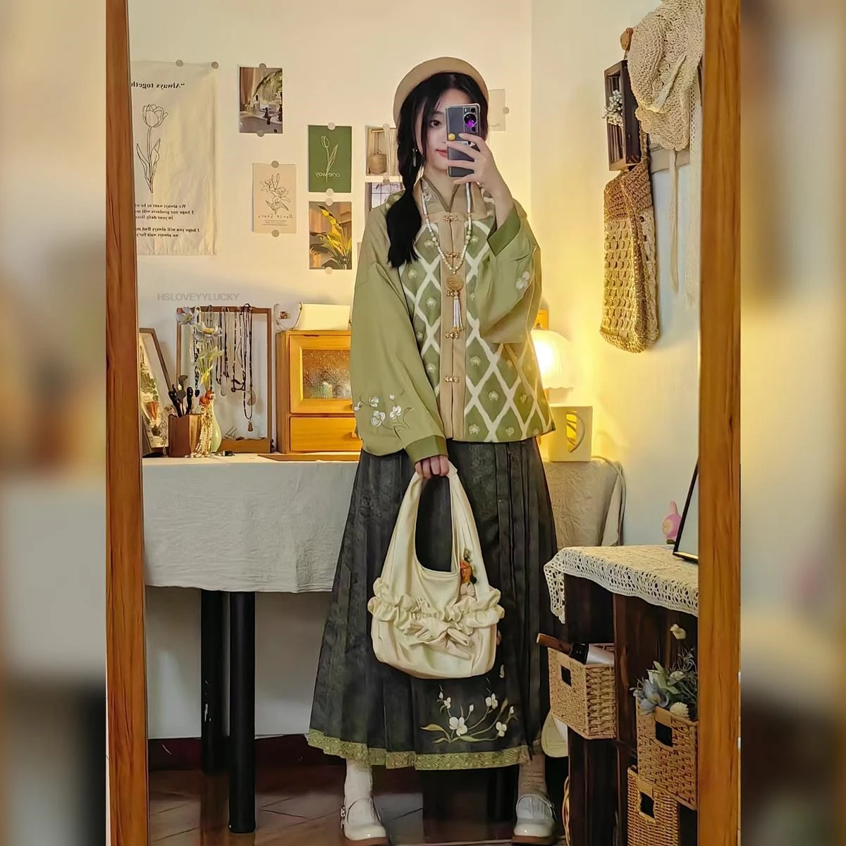 New Chinese Square Collar Big Sleeve Blouse Pleated Skirt Retro Ming Dynasty Embroidery Hanfu Set For Women Daily Hanfu Set
New Chinese Square Collar Big Sleeve Blouse Pleated Skirt Retro Ming Dynasty Embroidery Hanfu Set For Women Daily Hanfu Set