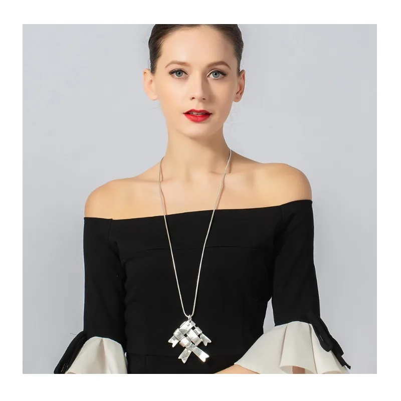 Best-selling Explosive Atmospheric Fashion Retro Snake Bone Chain Fish-shaped Light Luxury Necklace Women's Sweater Chain
Best-selling Explosive Atmospheric Fashion Retro Snake Bone Chain Fish-shaped Light Luxury Necklace Women's Sweater Chain