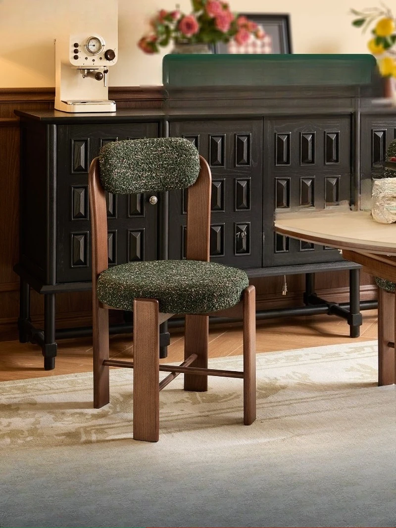 Dining chair/French medieval solid wood dining chair design sense soft bag backrest casual makeup chair
Dining chair/French medieval solid wood dining chair design sense soft bag backrest casual makeup chair