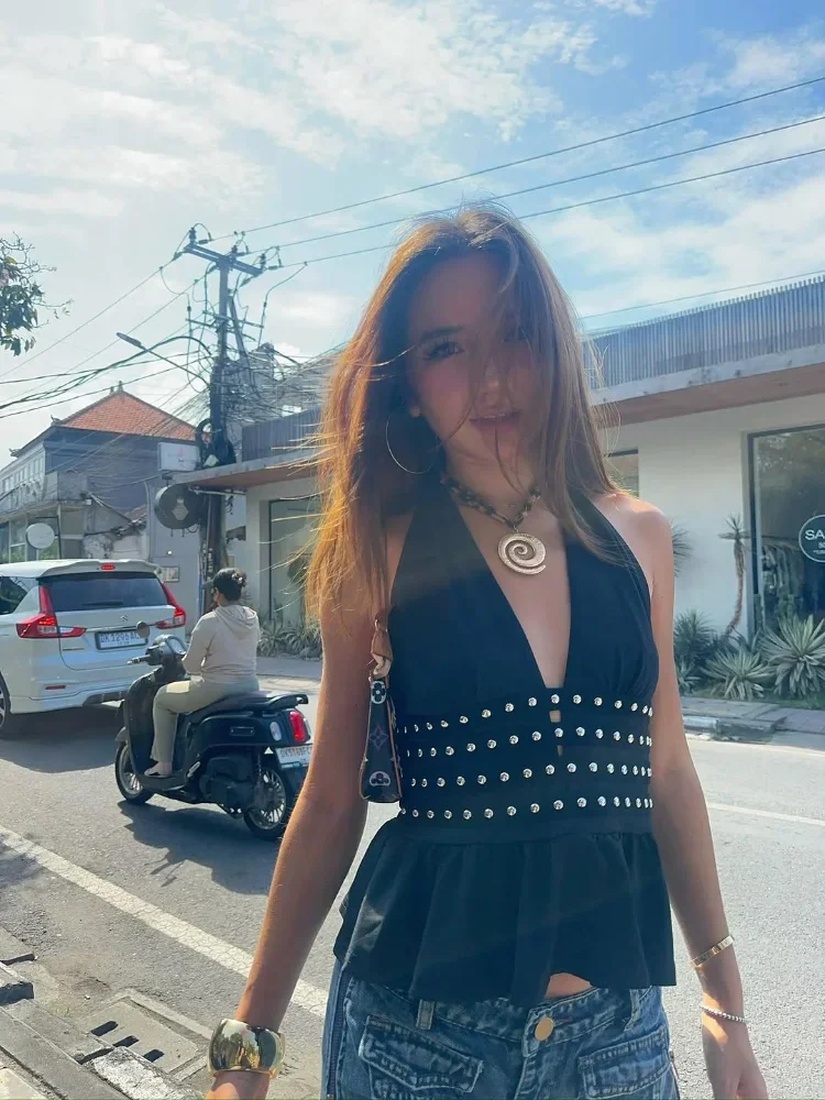 Women's Sexy Deep V-neck Halter Top Chic Solid Backless Sleeveless Peplum Off-shoulder Top 2026 Lady Commute Holiday Street Tops
Women's Sexy Deep V-neck Halter Top Chic Solid Backless Sleeveless Peplum Off-shoulder Top 2026 Lady Commute Holiday Street Tops