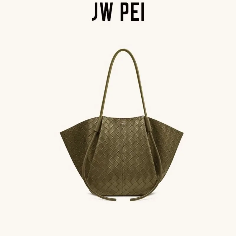 2026 JW PEI Luxury Fan-Shaped Tote Bag, Woven/Suede Multi-Material Shoulder Bag, Large-Capacity Lazy-Style Commuter Bag
2026 JW PEI Luxury Fan-Shaped Tote Bag, Woven/Suede Multi-Material Shoulder Bag, Large-Capacity Lazy-Style Commuter Bag