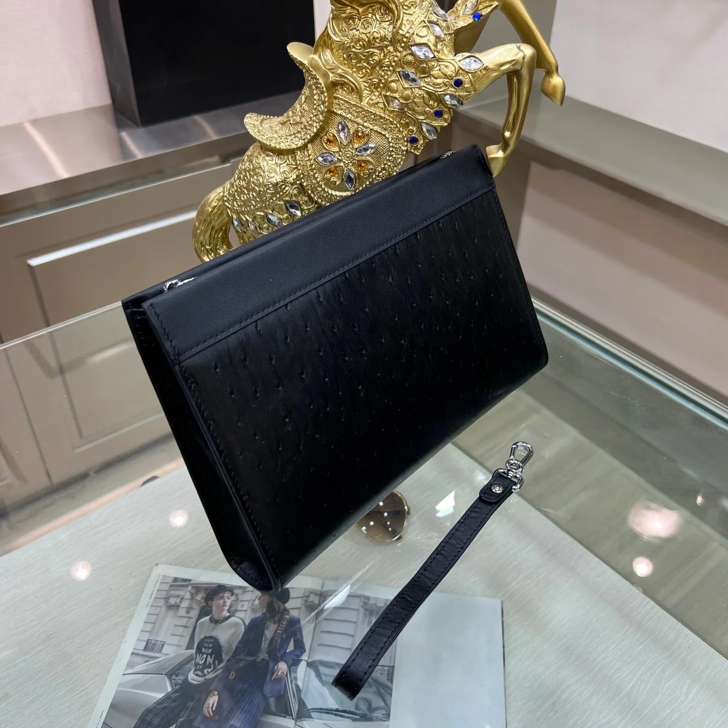 66350-7 Деловой клатч: высококачественный, легкий и стильный, от люксового бренда. Идеальный подарок.
66350-7 Деловой клатч: высококачественный, легкий и стильный, от люксового бренда. Идеальный подарок.