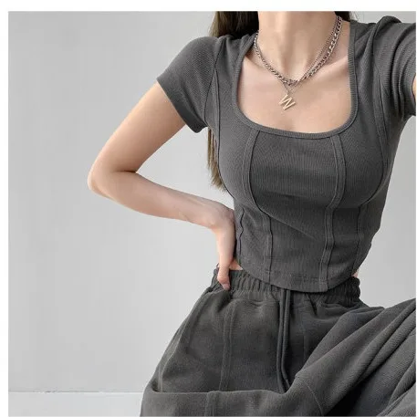 American retro right shoulder short-sleeved T-shirt for women summer high-end texture unique unique and beautiful short top y2k
American retro right shoulder short-sleeved T-shirt for women summer high-end texture unique unique and beautiful short top y2k