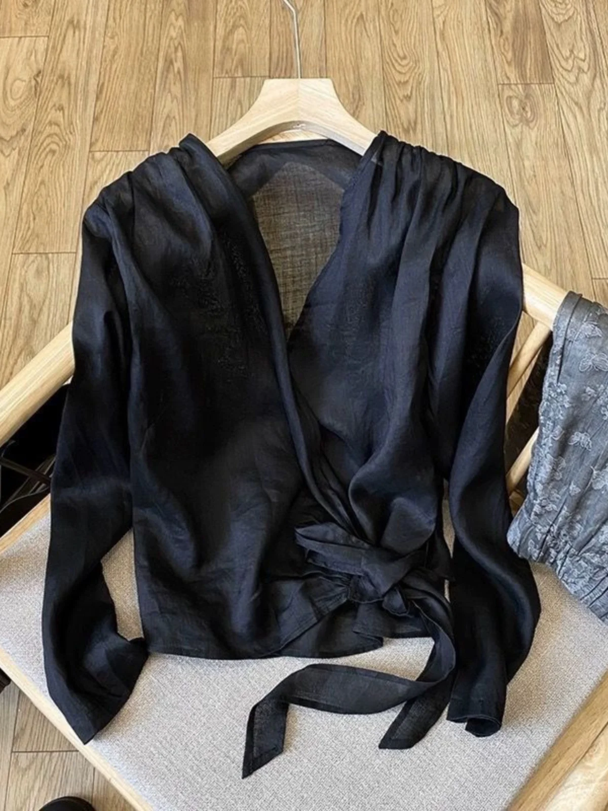 Retro Flax Cross Strap Design Women's Shirt Long Sleeve V-Neck Pure Color Versatile Artistic Linen Thin Cotton Blend Top
Retro Flax Cross Strap Design Women's Shirt Long Sleeve V-Neck Pure Color Versatile Artistic Linen Thin Cotton Blend Top