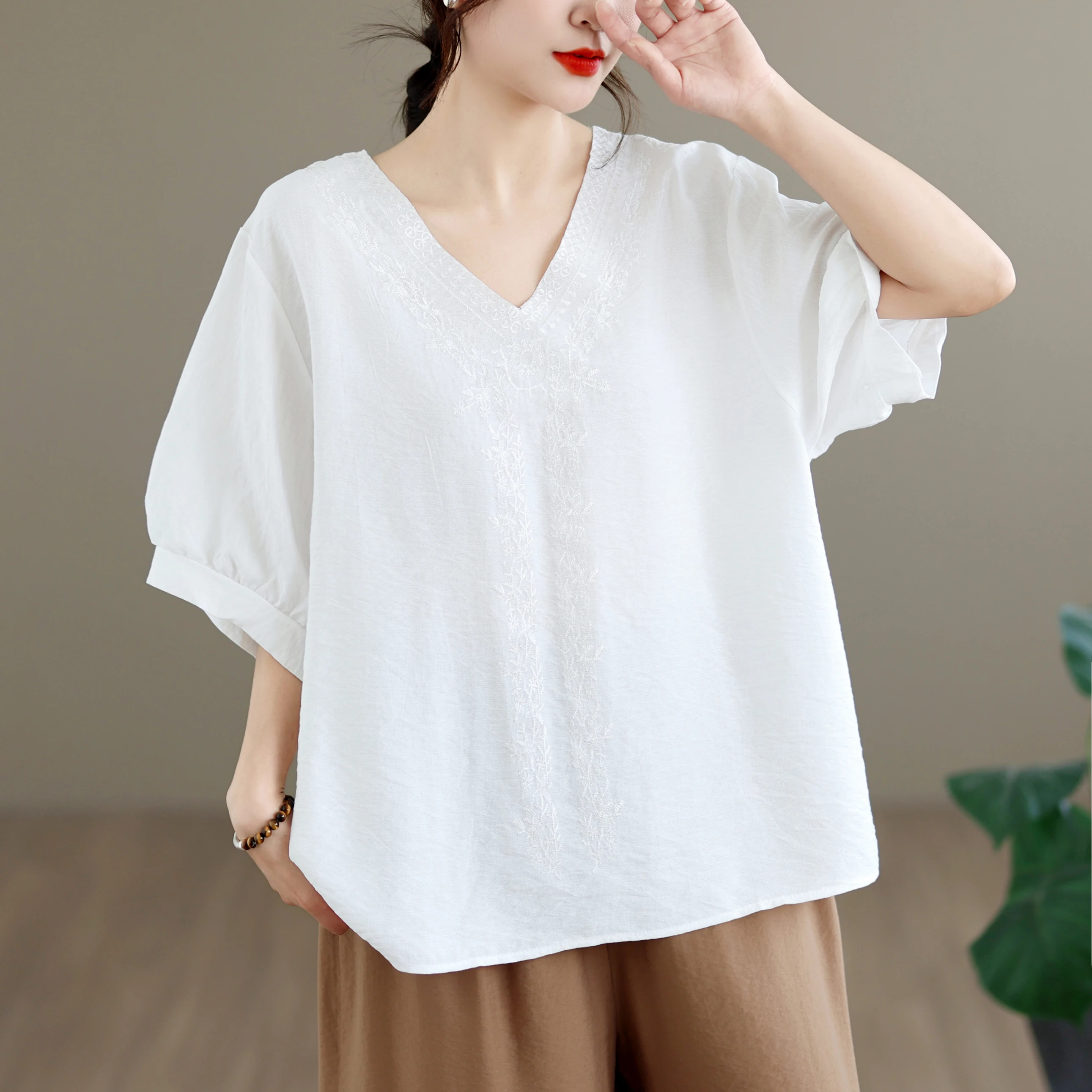 Women's plus Size Cotton Linen Base Shirt V-Neck Loose Fit Summer New Style Fashionable T-Shirt Artistic Commute Style
Women's plus Size Cotton Linen Base Shirt V-Neck Loose Fit Summer New Style Fashionable T-Shirt Artistic Commute Style