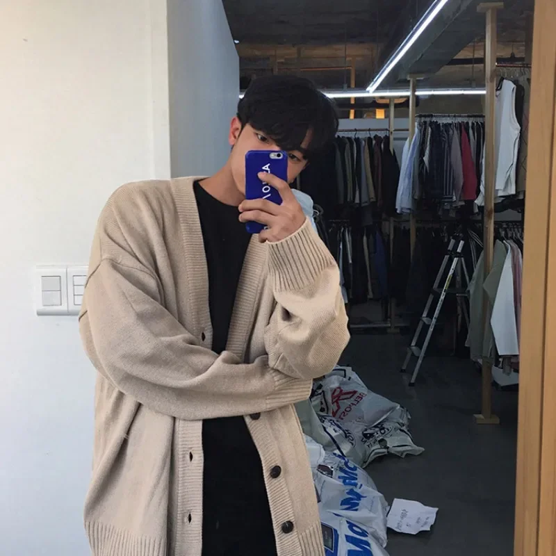 New men's V-neck single-breasted men's knitted sweater loose solid color knitted cardigan coat autumn and winter sweater y2k top
New men's V-neck single-breasted men's knitted sweater loose solid color knitted cardigan coat autumn and winter sweater y2k top