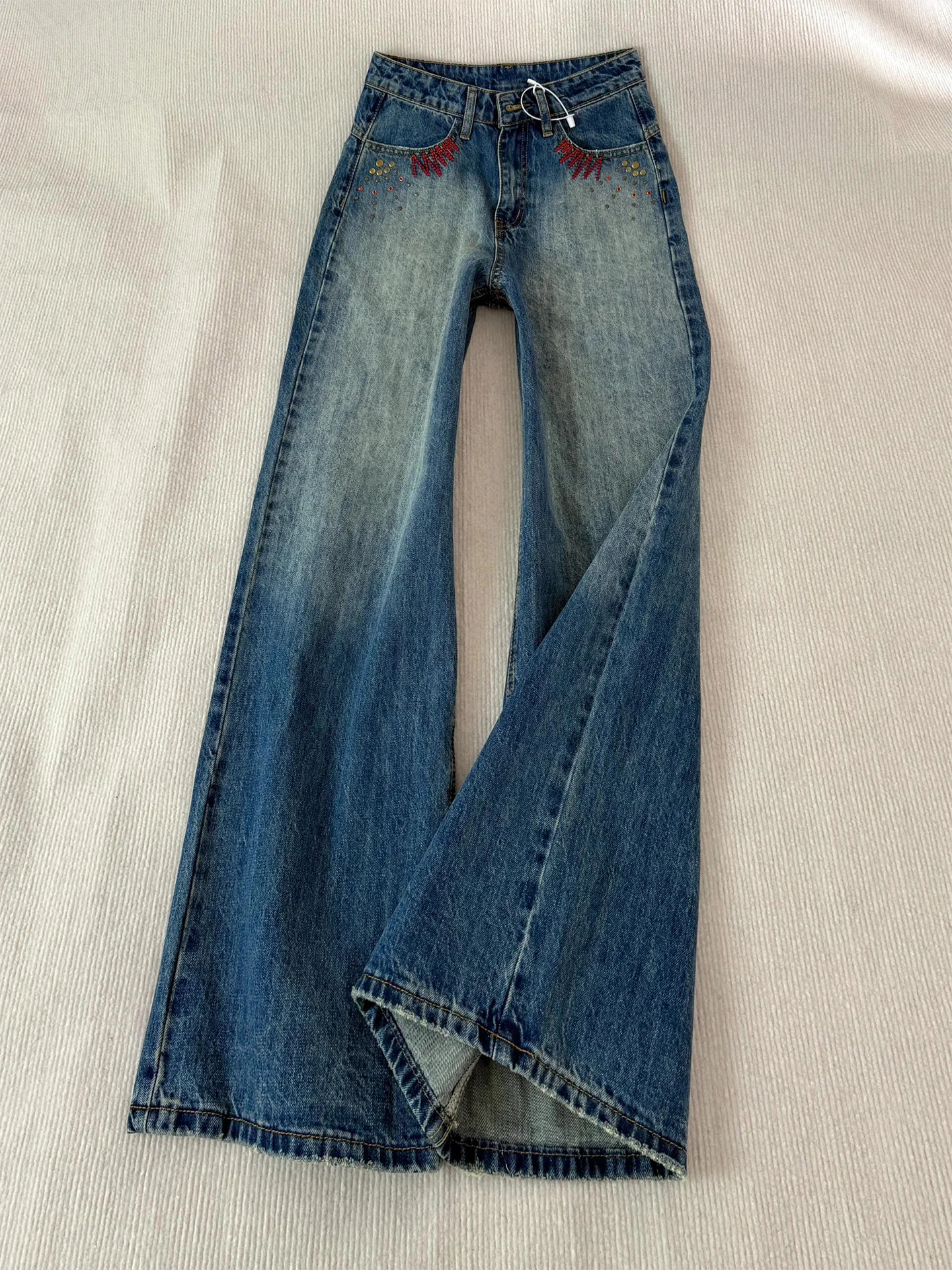 Широкие джинсы с вышивкой в стиле ретро, женские свободные повседневные джинсовые брюки с высокой талией, зимняя коллекция, грушевидное тело
Широкие джинсы с вышивкой в стиле ретро, женские свободные повседневные джинсовые брюки с высокой талией, зимняя коллекция, грушевидное тело