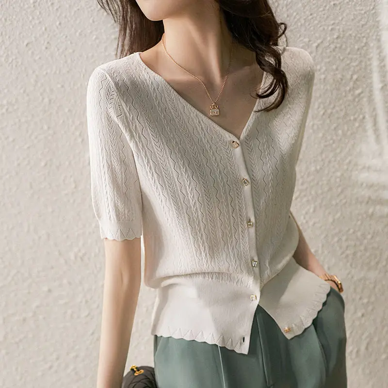 Women's Clothing Hollow Out Loose T-shirt Summer Cool Silk Knit Short Sleeve Cardigan Tees Lady Versatile V-neck Large Size Tops
Women's Clothing Hollow Out Loose T-shirt Summer Cool Silk Knit Short Sleeve Cardigan Tees Lady Versatile V-neck Large Size Tops