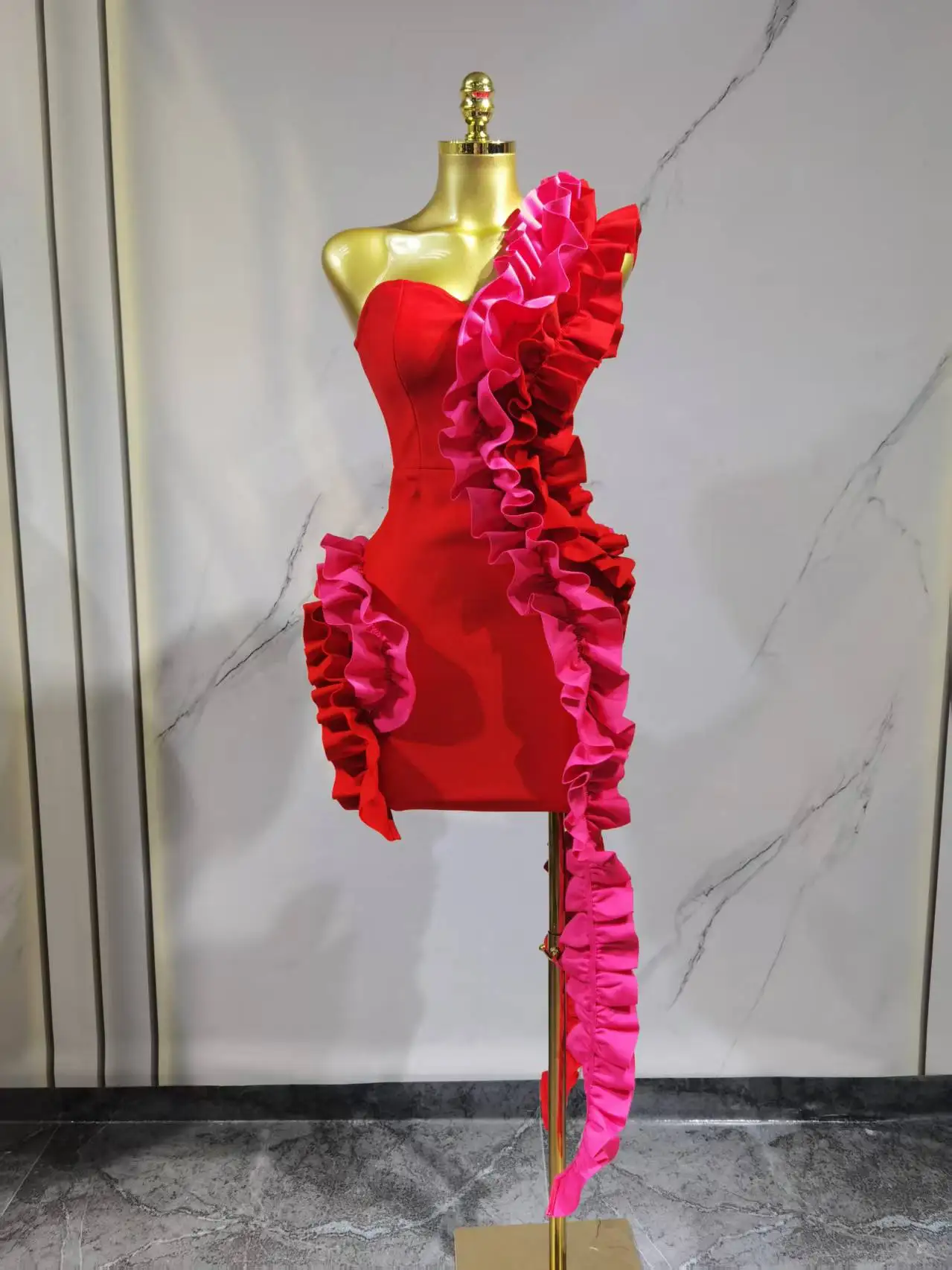 Women Sexy One Shoulder Red Ruffles Bodycon Bandage Dress 2025 Celebrity Elegant Evening Birthday Party Club Luxury Dresses 
Women Sexy One Shoulder Red Ruffles Bodycon Bandage Dress 2025 Celebrity Elegant Evening Birthday Party Club Luxury Dresses