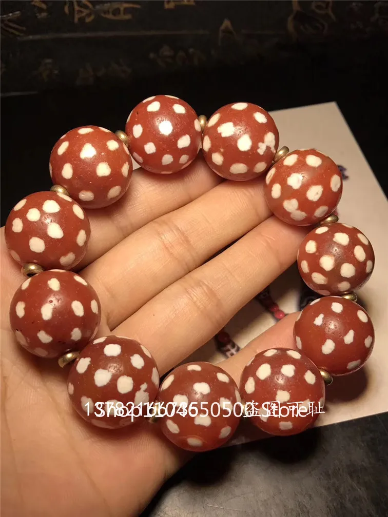 Selected good goods, West Asia backflow high oil old pulp full weathered chalcedony gypsy dzi bead bracelet
Selected good goods, West Asia backflow high oil old pulp full weathered chalcedony gypsy dzi bead bracelet