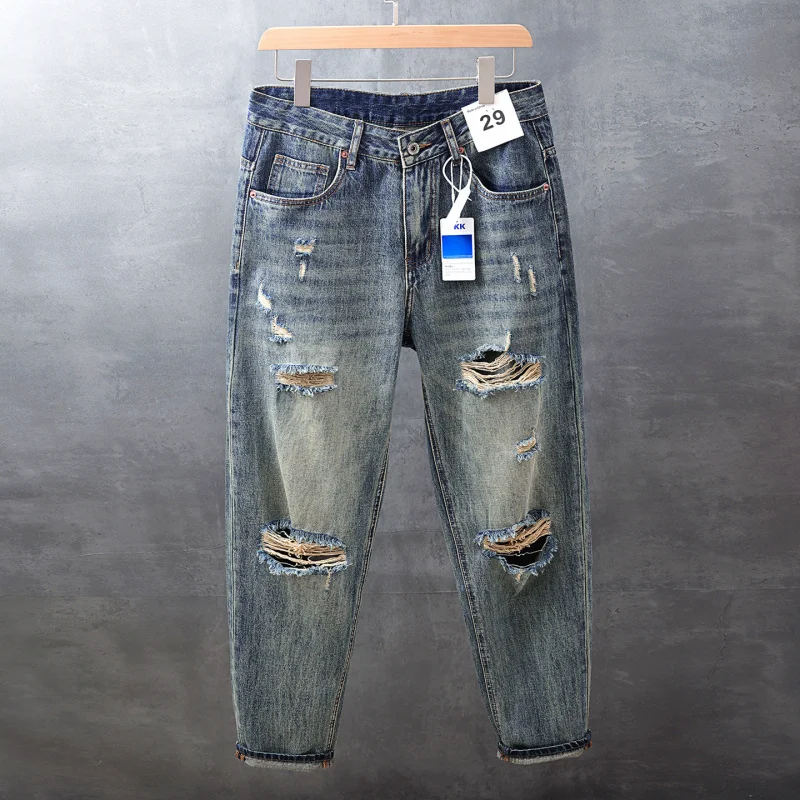 Весенне-летние новые рваные джинсы для мужчин, свободная и стильная уличная мода, корейская версия, ретро и ностальгические брюки. 
Весенне-летние новые рваные джинсы для мужчин, свободная и стильная уличная мода, корейская версия, ретро и ностальгические брюки.