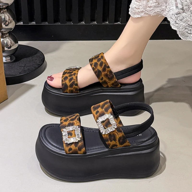 Retro Leopard Print Square Crystal Buckle Sandals Summer Thick Sole Platform Back Strap Shoes Women Height Increaseing Shoes
Retro Leopard Print Square Crystal Buckle Sandals Summer Thick Sole Platform Back Strap Shoes Women Height Increaseing Shoes