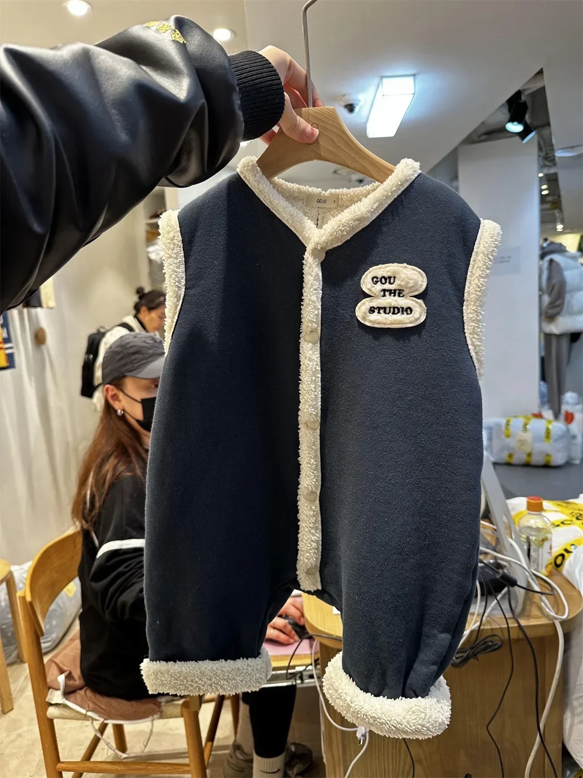 Autumn Winter Newborn Boy Girl Infant Patch Letter Fleece Cardigan Sleeveless Romper Baby Cotton Plus Velvet Thick Warm Jumpsuit
Autumn Winter Newborn Boy Girl Infant Patch Letter Fleece Cardigan Sleeveless Romper Baby Cotton Plus Velvet Thick Warm Jumpsuit