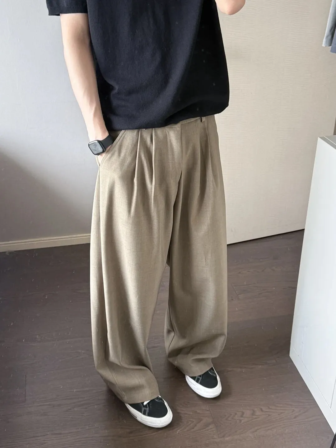 Cleanfit Men's Casual Pleated Wide Leg Pants Draped Lightweight Summer Straight Loose Fit Trousers Comfortable Breathable
Cleanfit Men's Casual Pleated Wide Leg Pants Draped Lightweight Summer Straight Loose Fit Trousers Comfortable Breathable