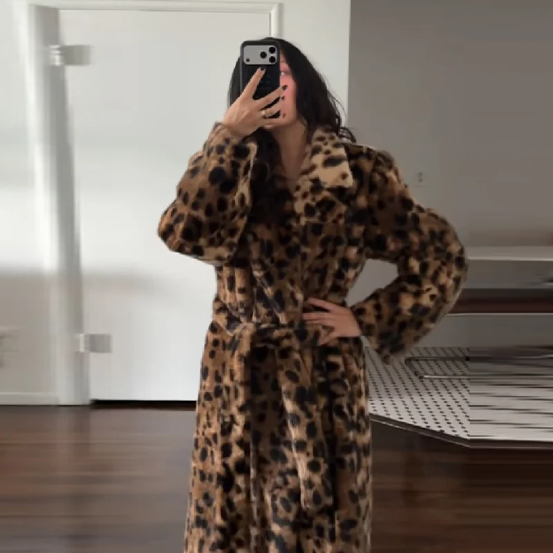 Модная женская куртка с леопардовым принтом в стиле ретро, шикарное пальто с длинными рукавами и шнуровкой, новая женская повседневная верхняя одежда для уличных поездок на работу
Модная женская куртка с леопардовым принтом в стиле ретро, шикарное пальто с длинными рукавами и шнуровкой, новая женская повседневная верхняя одежда для уличных поездок на работу