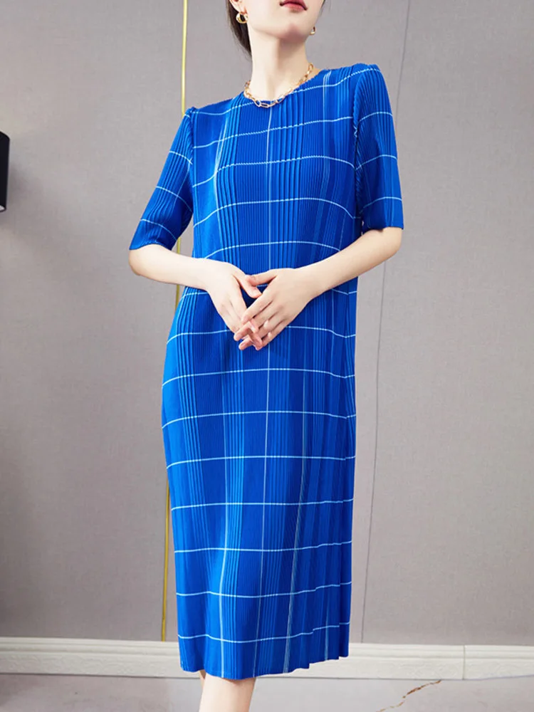 Women Dress Pleated Temperament 2022 Summer New O Neck Short Sleeve Plaid Contrasting Colors Fashion Trend Big Size
Women Dress Pleated Temperament 2022 Summer New O Neck Short Sleeve Plaid Contrasting Colors Fashion Trend Big Size