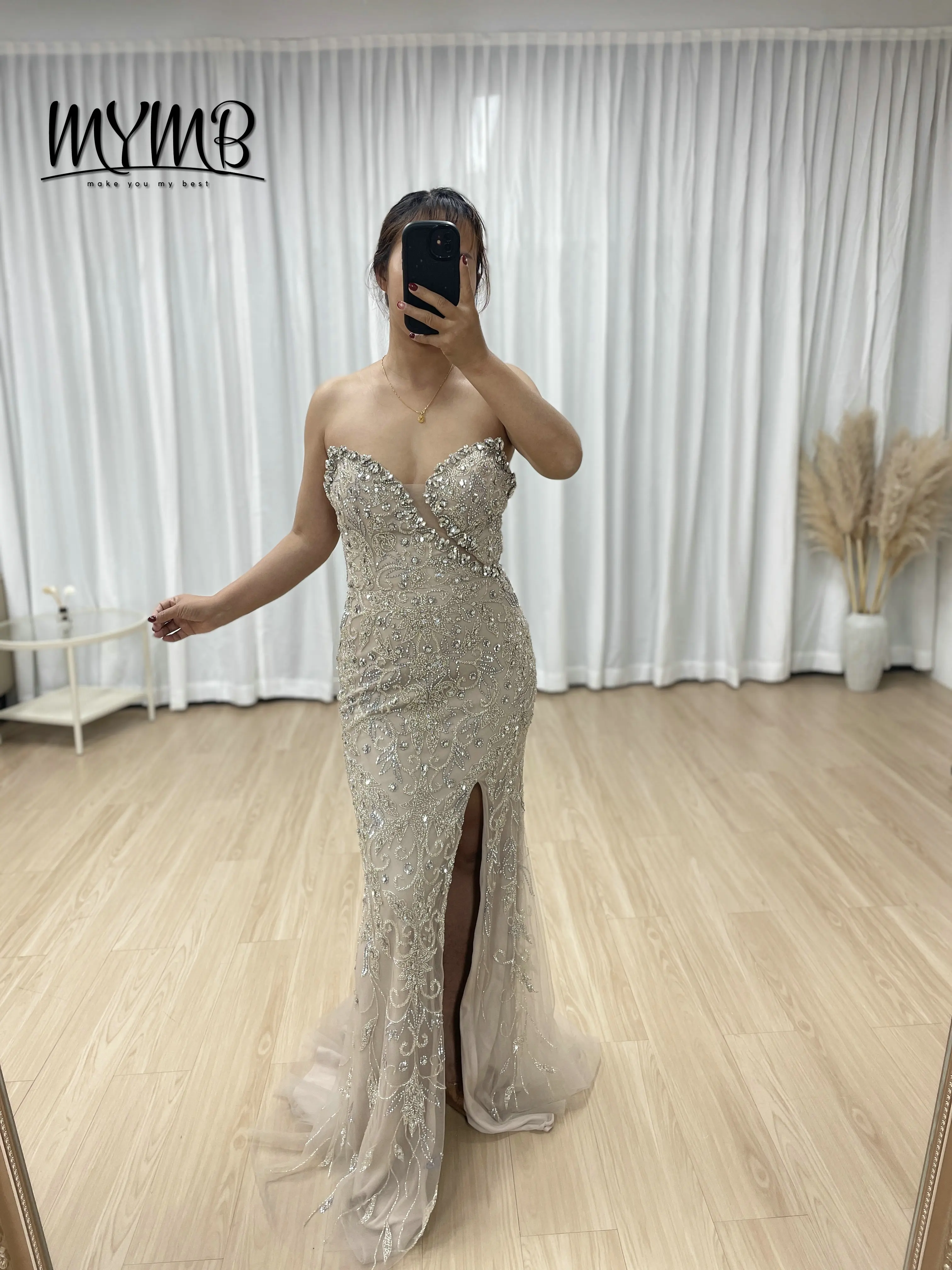 MYMB Gorgeous Sexy High Slit V Neck Evening Gown Suitable for Banquet Embellished Exquisite Embroidery Beaded Sequin MB40327
MYMB Gorgeous Sexy High Slit V Neck Evening Gown Suitable for Banquet Embellished Exquisite Embroidery Beaded Sequin MB40327