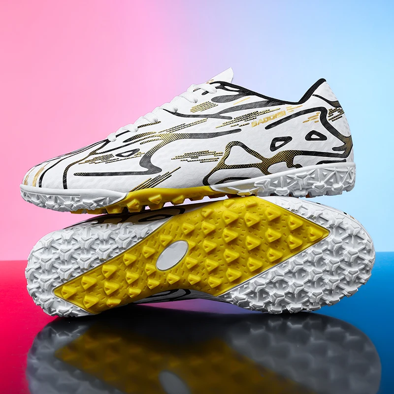 Пара детских четырехсезонных кожаных футбольных бутсов с заклепками, износостойкие футбольные бутсы, размеры 31-44, HXH-999P-1
Пара детских четырехсезонных кожаных футбольных бутсов с заклепками, износостойкие футбольные бутсы, размеры 31-44, HXH-999P-1