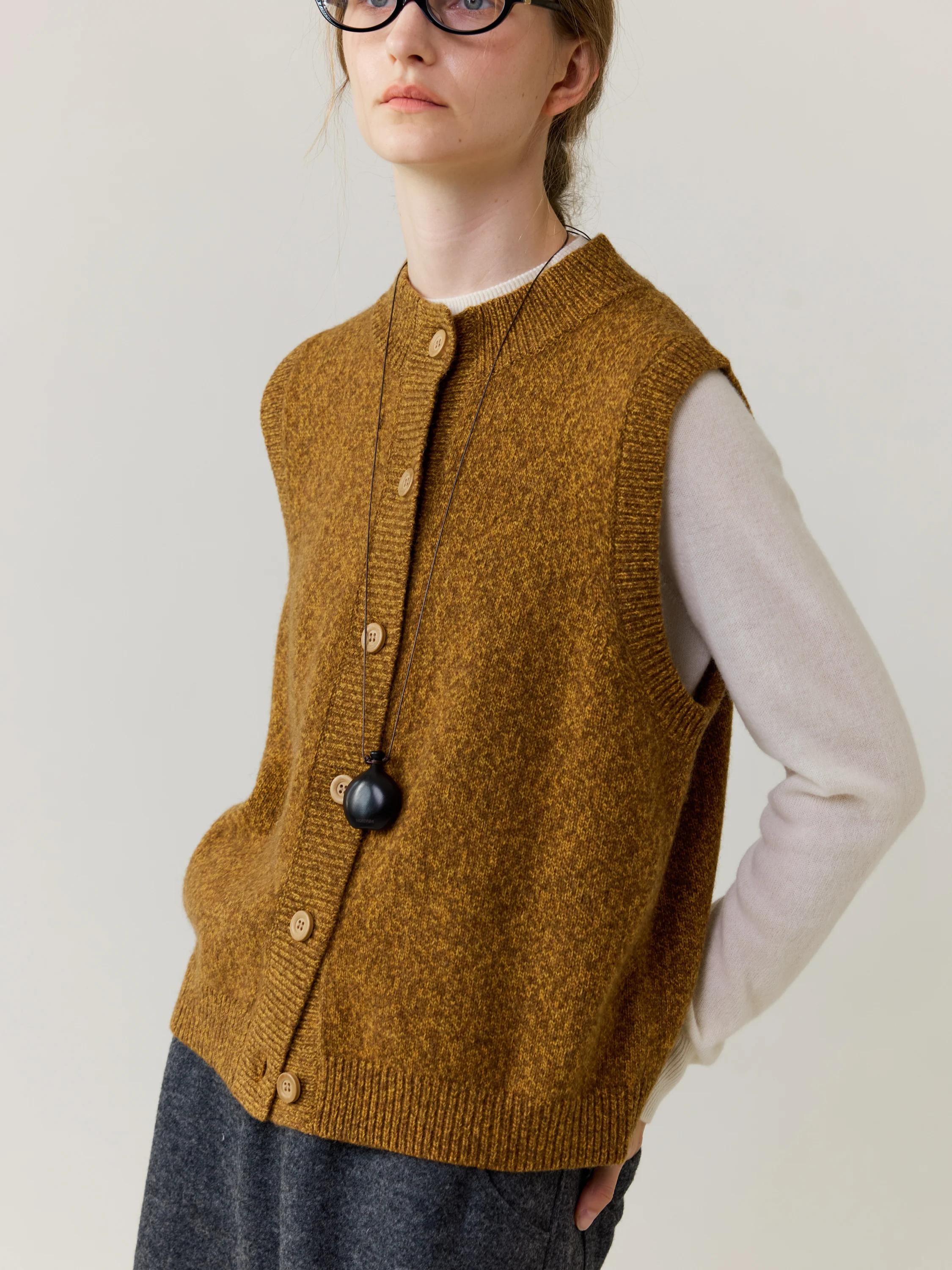 Autumn Winter New Arrival Women's Knitted Sweater Vest Moonlight Wheat Spike Yak Wool Yellow Brown Floral Patterned Camere
Autumn Winter New Arrival Women's Knitted Sweater Vest Moonlight Wheat Spike Yak Wool Yellow Brown Floral Patterned Camere