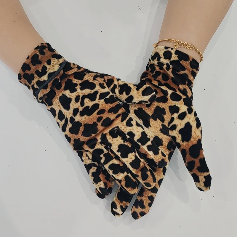 Sexy Leopard Short Warm Velvet Gloves Autumn Winter Lady Dance Dress Gloves Girls Mittens Party Accessories
Sexy Leopard Short Warm Velvet Gloves Autumn Winter Lady Dance Dress Gloves Girls Mittens Party Accessories