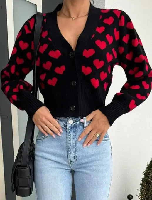 Autumn and Winter 2025 Fashion Heart Embroidery Print Slim Button Long Sleeved Knitted Cardigan Casual Short Knitted Jacket
Autumn and Winter 2025 Fashion Heart Embroidery Print Slim Button Long Sleeved Knitted Cardigan Casual Short Knitted Jacket