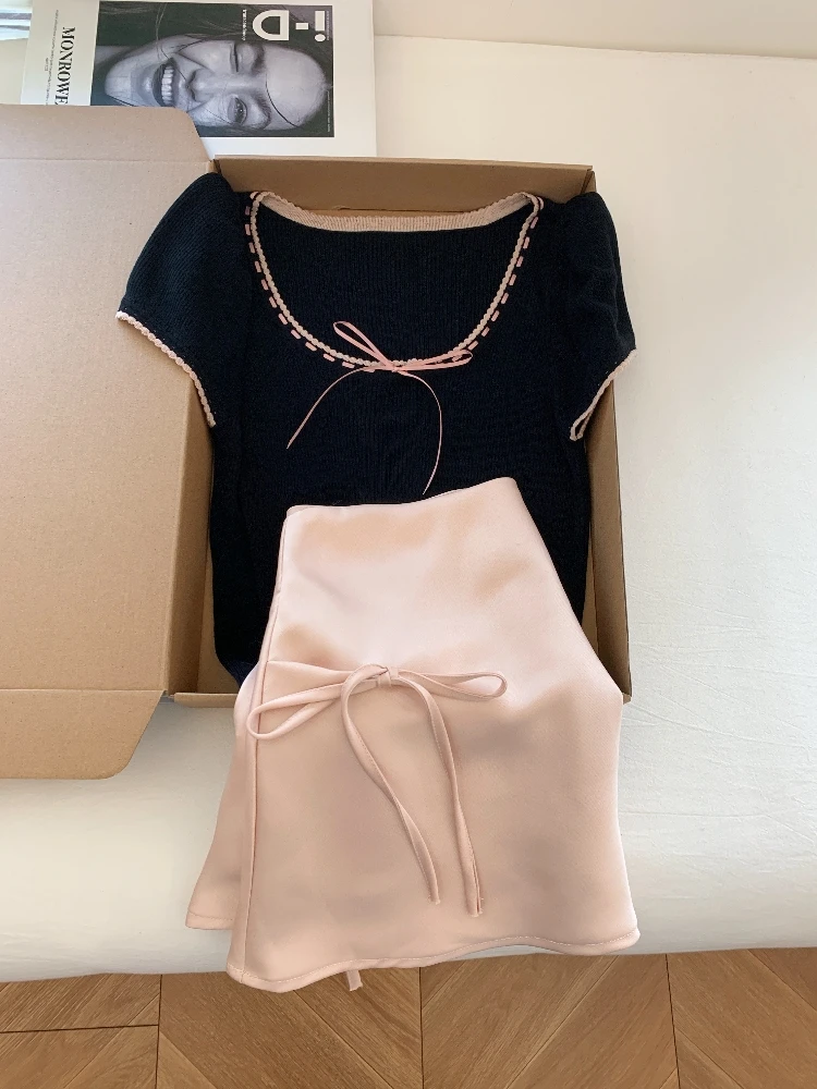 Sweet Girl Suit Women's Summer Pink High-waisted Lace-up Skirt Black Short Knitwear Two-piece Set Fashion Female Clothes
Sweet Girl Suit Women's Summer Pink High-waisted Lace-up Skirt Black Short Knitwear Two-piece Set Fashion Female Clothes