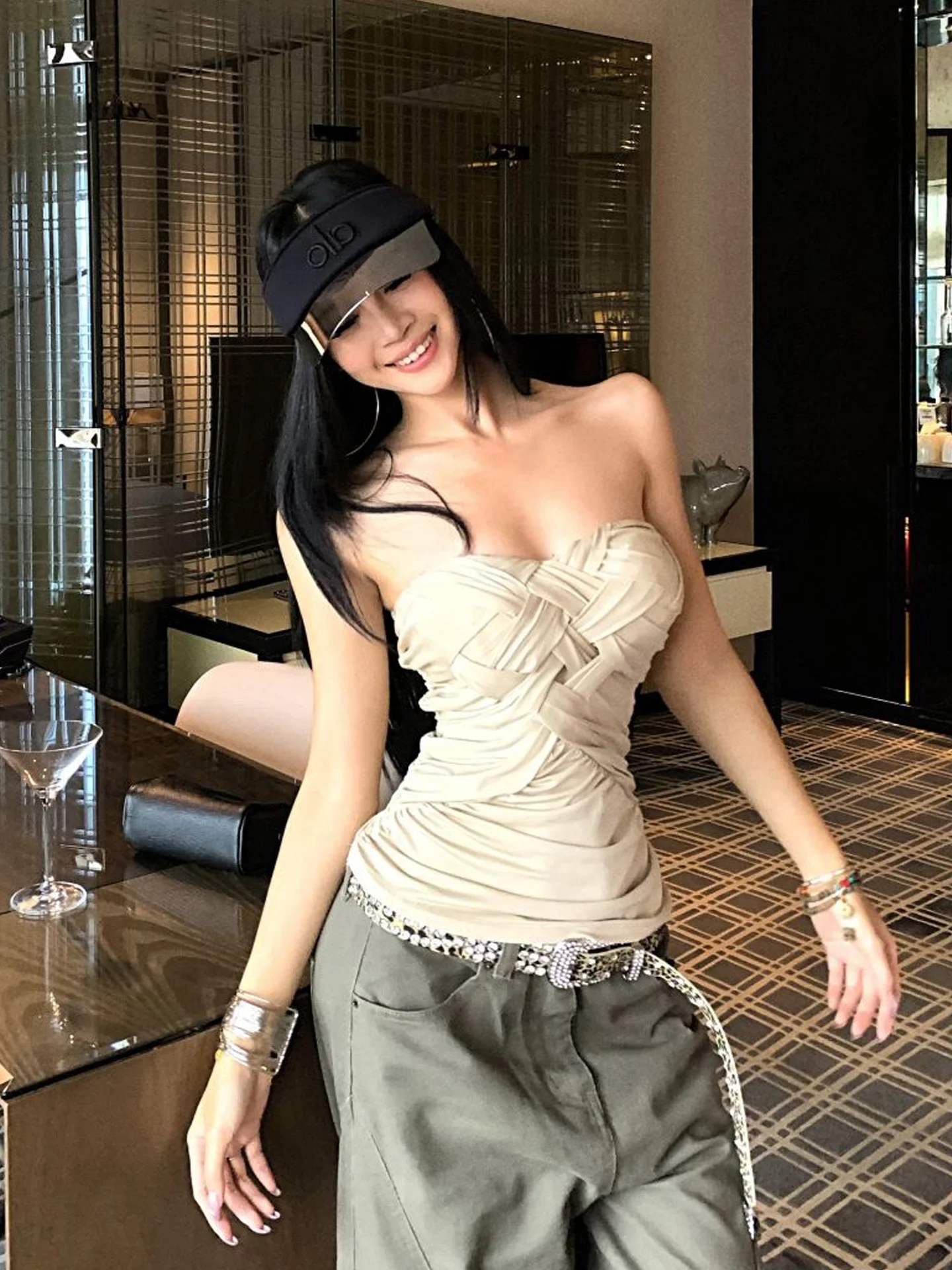 Sexy Knitted Color Strapless Vest Women's Summer New Design Folded Waist Slimming Top Trendy Korean Style Short Length
Sexy Knitted Color Strapless Vest Women's Summer New Design Folded Waist Slimming Top Trendy Korean Style Short Length