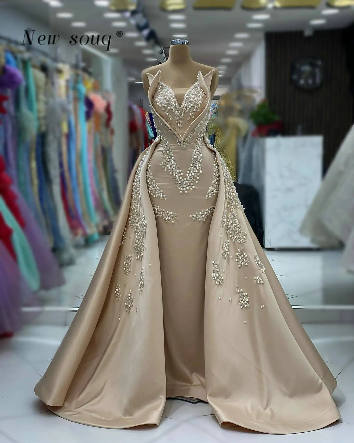 Chic Mermaid Pearls Beaded Evening Dresses Sexy V Neck Sleeveless Satin Overskirts Long Women's Wedding Party Gowns 2024
Chic Mermaid Pearls Beaded Evening Dresses Sexy V Neck Sleeveless Satin Overskirts Long Women's Wedding Party Gowns 2024