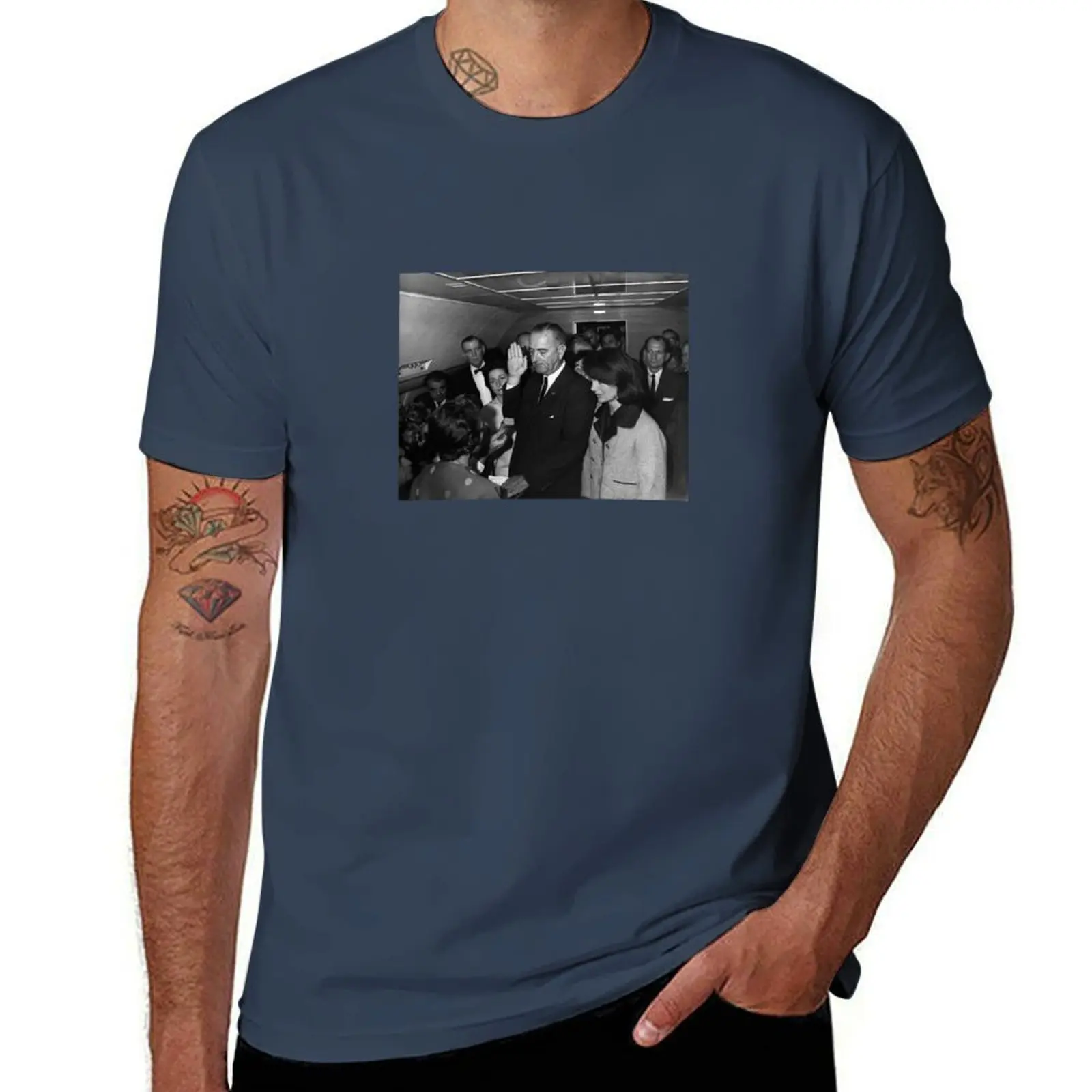 LBJ Taking The Oath On Air Force One T-Shirt shirts graphic tees luxury clothing labubu korean fashion tee shirts for men
LBJ Taking The Oath On Air Force One T-Shirt shirts graphic tees luxury clothing labubu korean fashion tee shirts for men