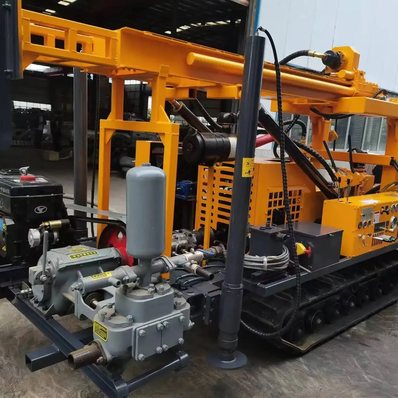 Customized JDL-280 Hydraulic Lifting Crawler Drilling Rig for Deep Soil Hard Rock Mud Pump Bore Well Drilling Machine
Customized JDL-280 Hydraulic Lifting Crawler Drilling Rig for Deep Soil Hard Rock Mud Pump Bore Well Drilling Machine