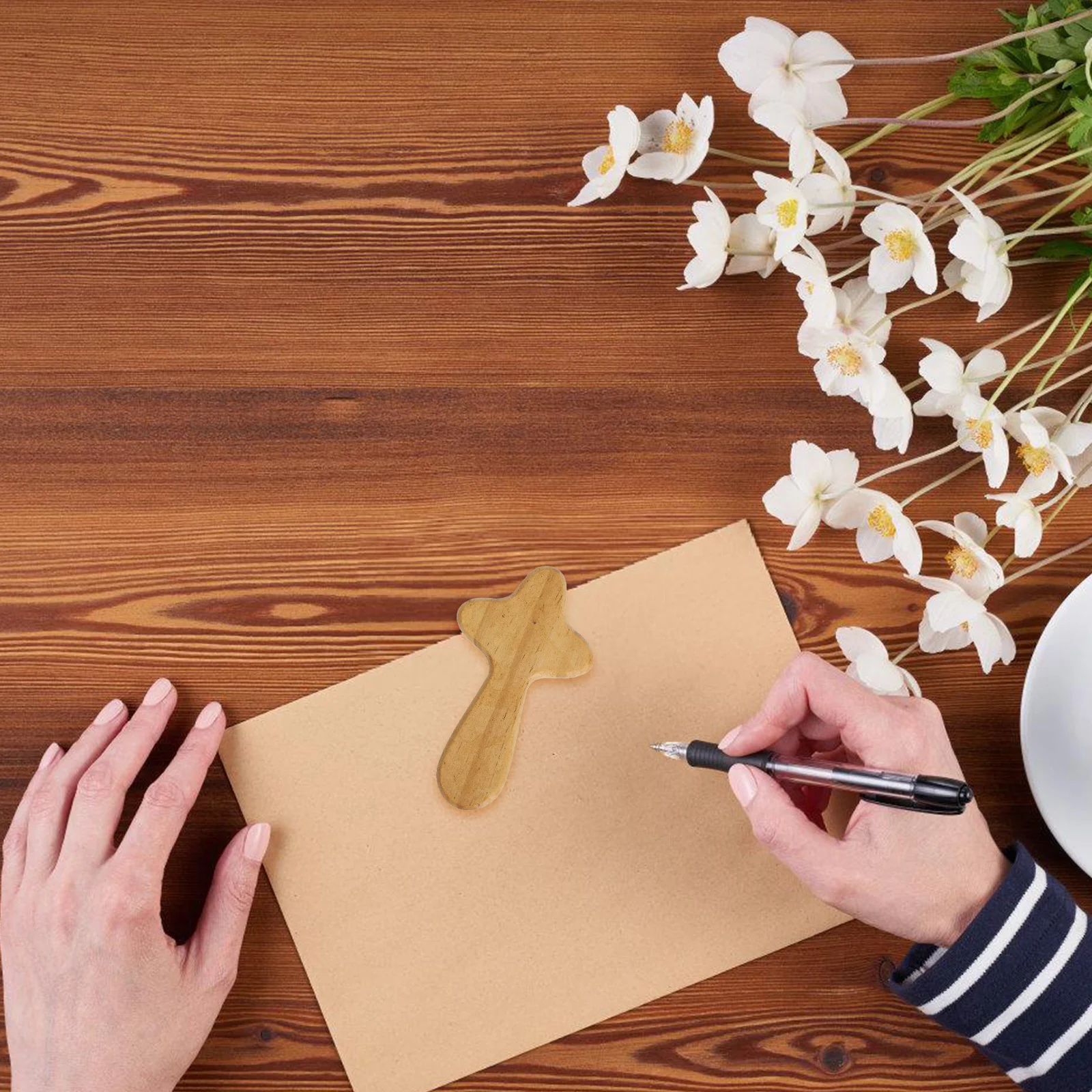 3Pcs Solid Wood Cross Decoration Small Rustic Wooden Cross Craft Bedroom Living Room Tabletop Ornament Religious Wall Decor
3Pcs Solid Wood Cross Decoration Small Rustic Wooden Cross Craft Bedroom Living Room Tabletop Ornament Religious Wall Decor