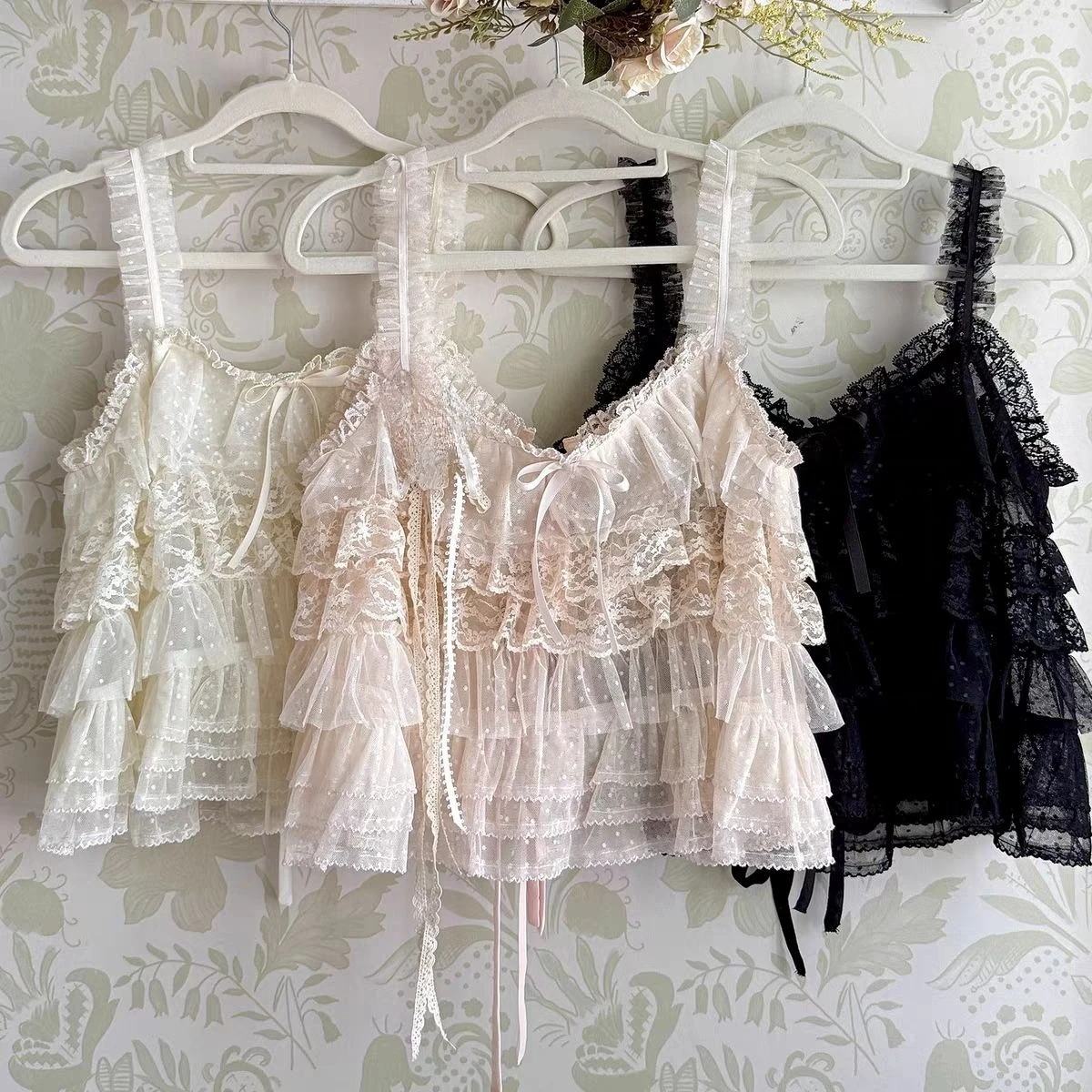 Harajuku Casual Sleevelesss Tops Y2k Solid Color Slim Female Vest Summer Casual Thin Fashion Tops Chic Spicy Girls
Harajuku Casual Sleevelesss Tops Y2k Solid Color Slim Female Vest Summer Casual Thin Fashion Tops Chic Spicy Girls