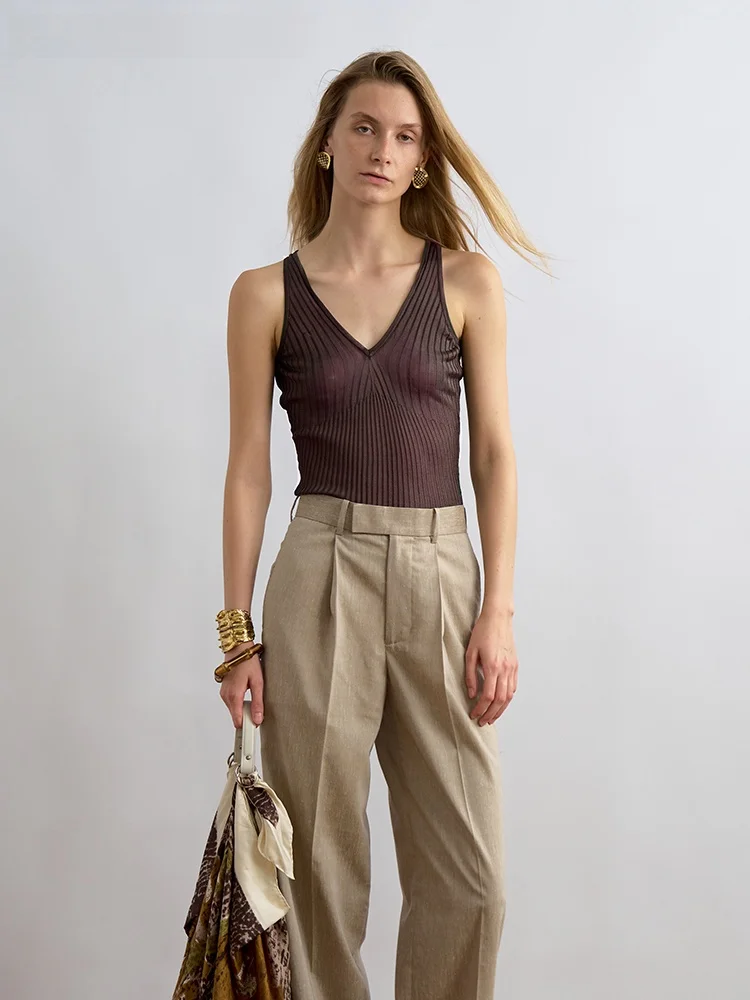 Jacques Wei Summer 2025 Women's Knitted Deep Brown Sensation Vest Breathable Fiber Original Design Slim Fit Outerwear Top
Jacques Wei Summer 2025 Women's Knitted Deep Brown Sensation Vest Breathable Fiber Original Design Slim Fit Outerwear Top