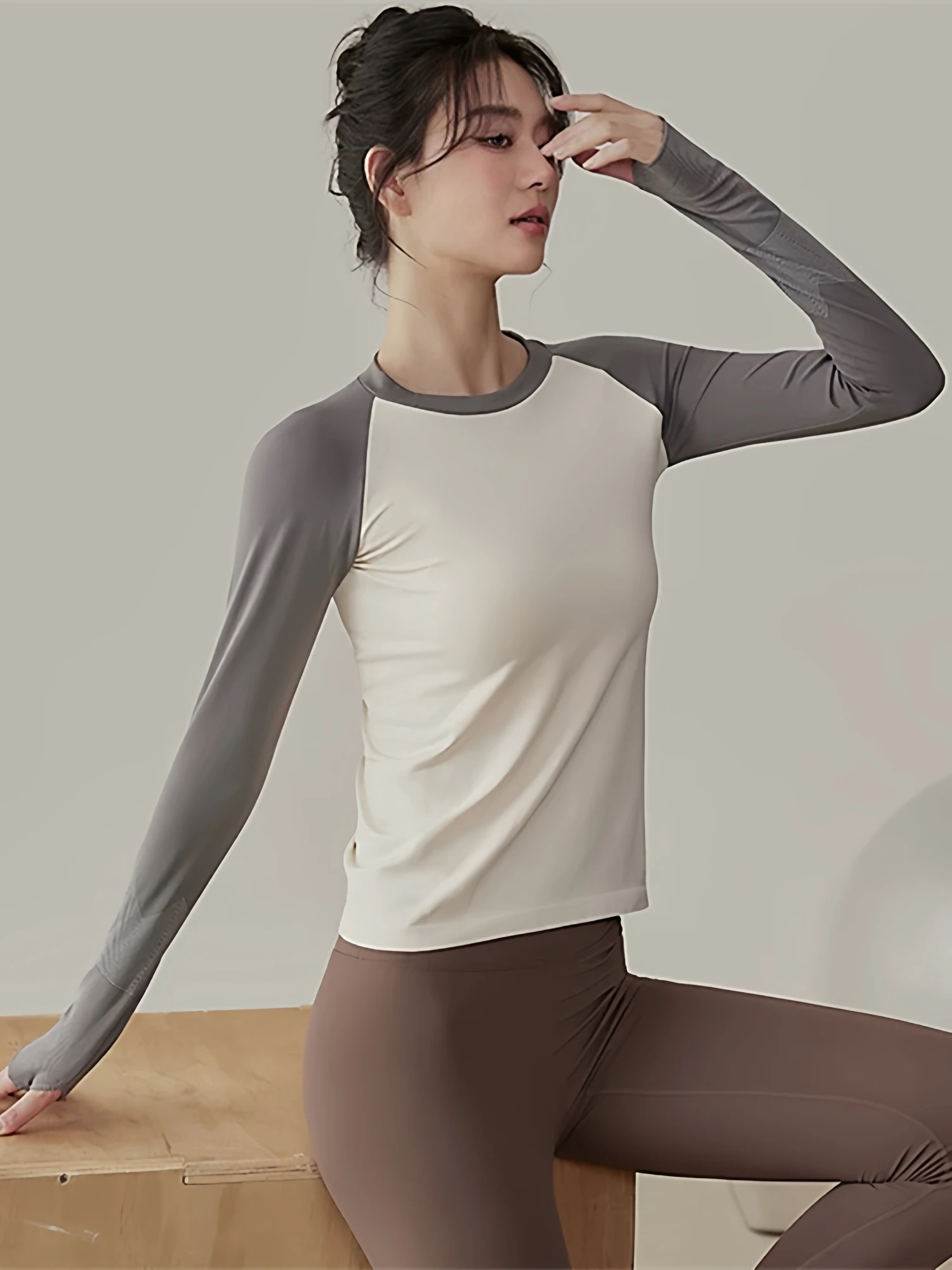 Женская спортивная одежда для йоги: футболка с длинным рукавом для бега и фитнеса, топ в корейском стиле с цветными блоками, облегающий, с круглым вырезом
Женская спортивная одежда для йоги: футболка с длинным рукавом для бега и фитнеса, топ в корейском стиле с цветными блоками, облегающий, с круглым вырезом