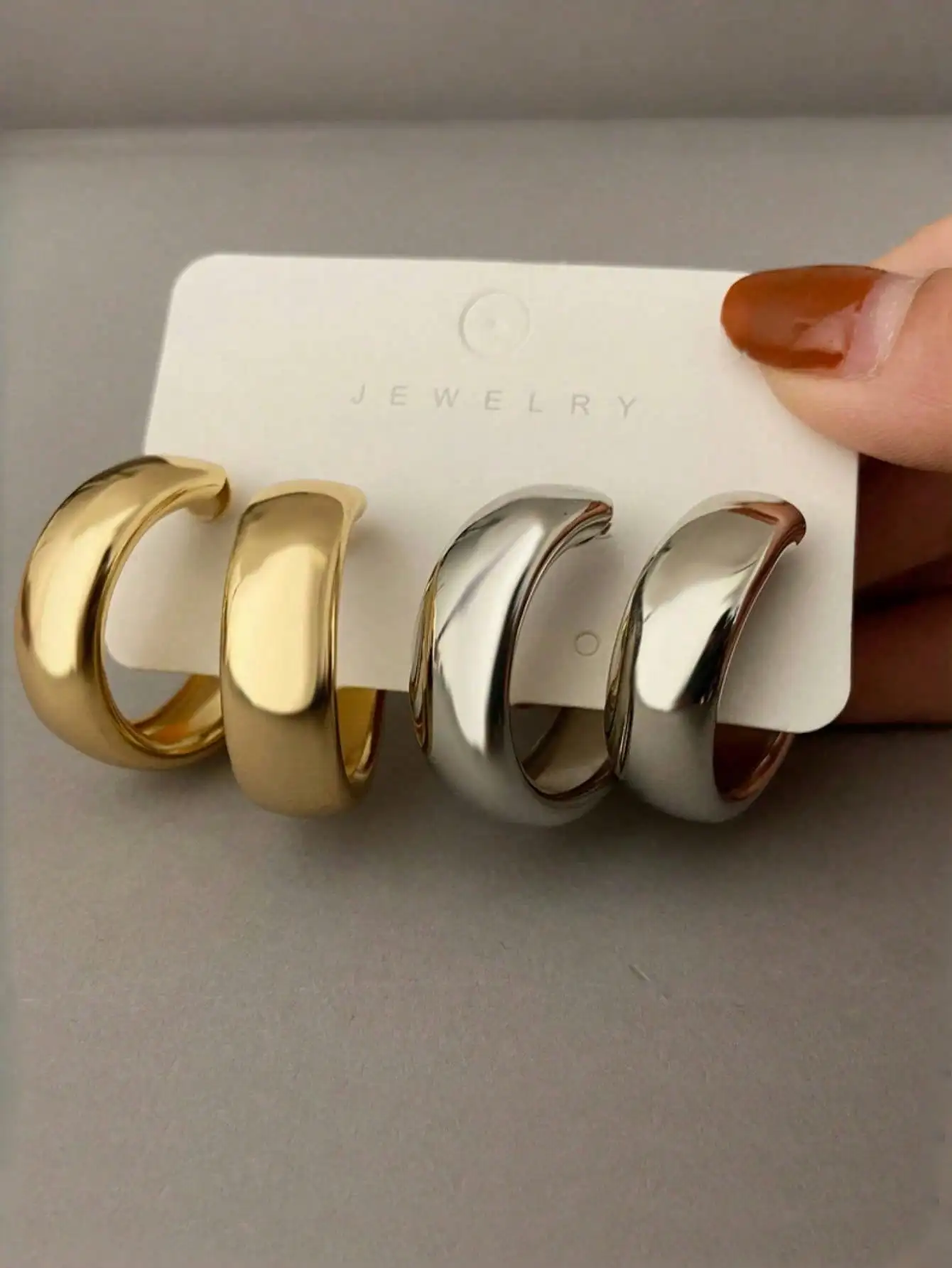 4pcs Set Thick 10MM Round Hoop Earrings in Gold & Silver, Chunky Statement Jewelry for Everyday Wear
4pcs Set Thick 10MM Round Hoop Earrings in Gold & Silver, Chunky Statement Jewelry for Everyday Wear