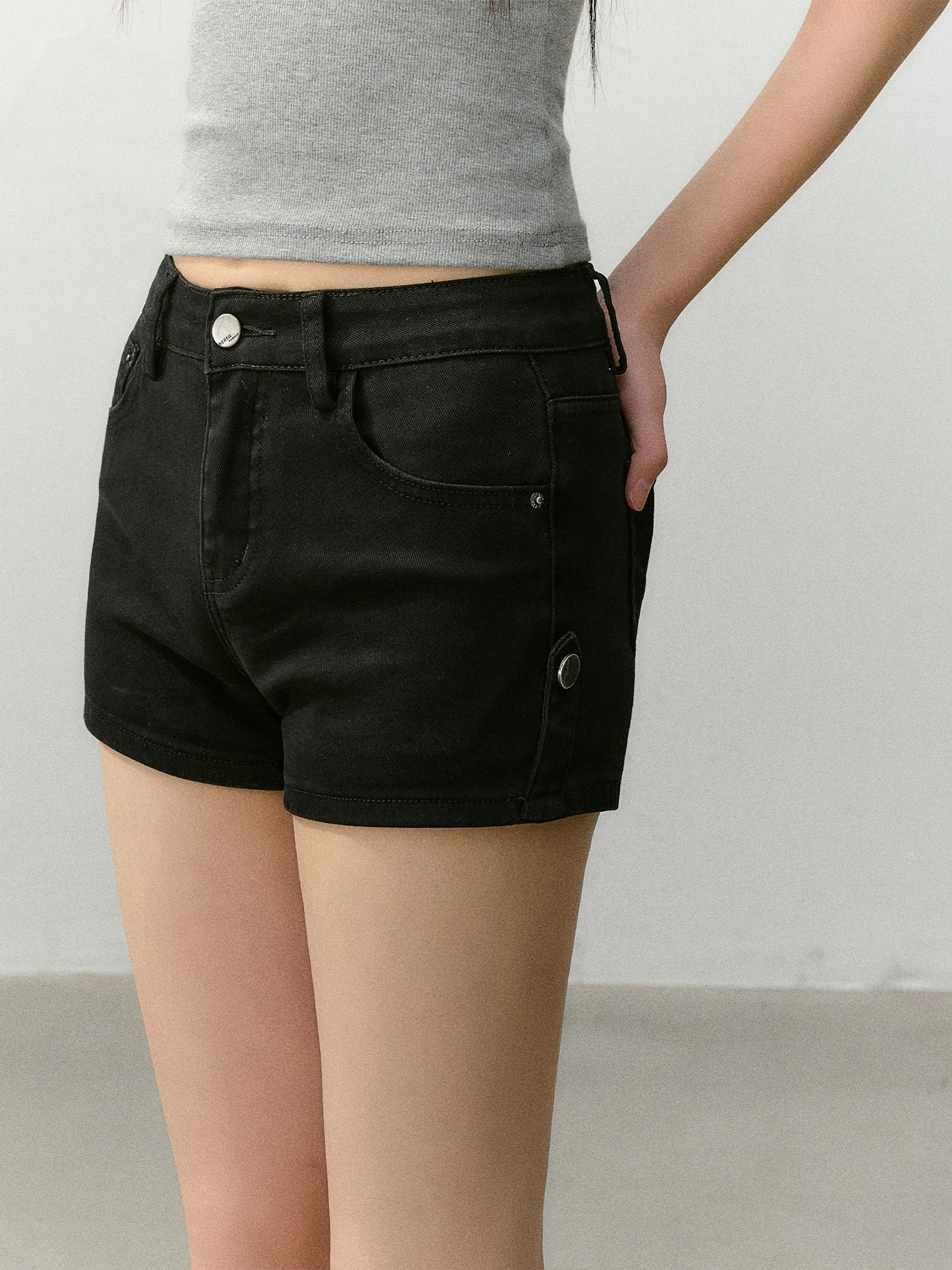 High Waist Black Elastic American Vintage Shorts Versatile Slimming Hip Pad Shorts Women's Jeans Cotton Button Closure
High Waist Black Elastic American Vintage Shorts Versatile Slimming Hip Pad Shorts Women's Jeans Cotton Button Closure