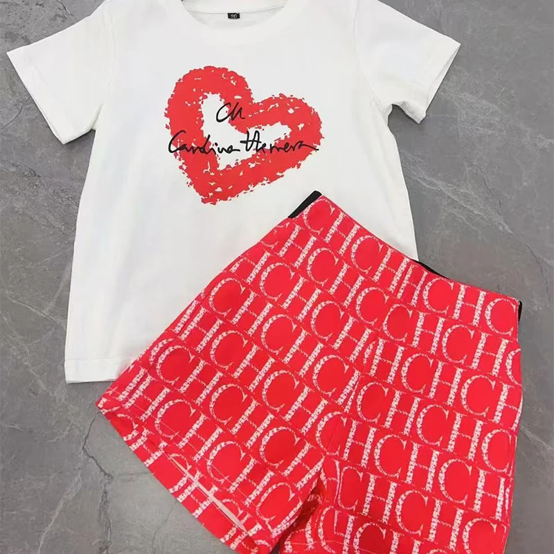Комплект детской одежды CH, футболка для маленьких мальчиков и девочек + шорты, летняя одежда, повседневный спортивный костюм для девочек, комплект детской одежды
Комплект детской одежды CH, футболка для маленьких мальчиков и девочек + шорты, летняя одежда, повседневный спортивный костюм для девочек, комплект детской одежды