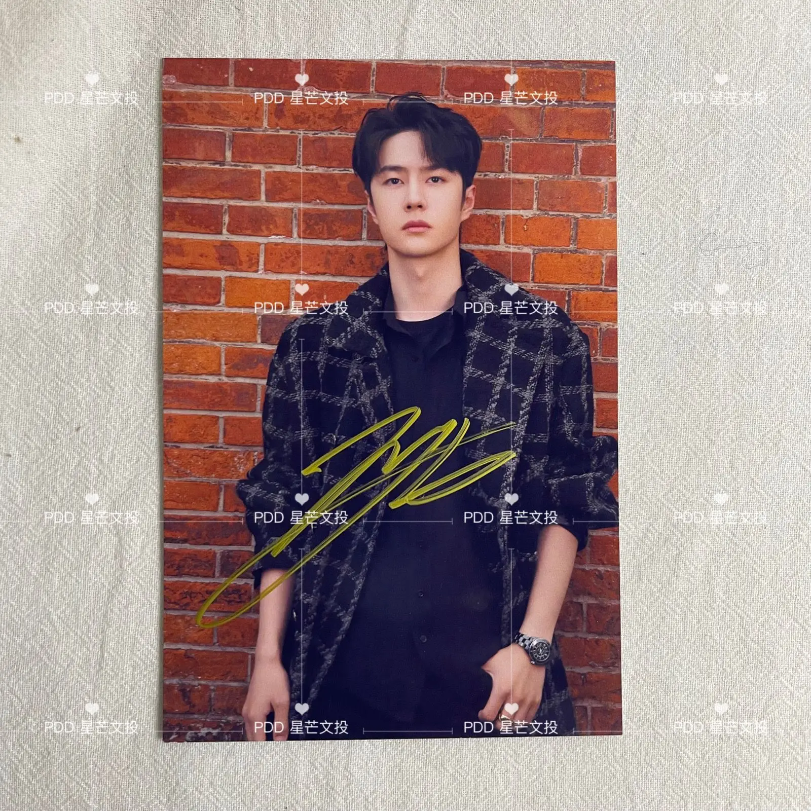 Wang yi bo chinese star autographed photo 6-inch non printed birthday gift for friend
Wang yi bo chinese star autographed photo 6-inch non printed birthday gift for friend